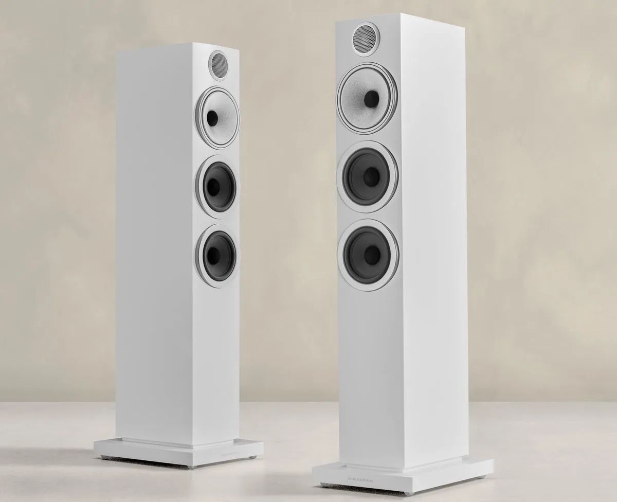 Bowers & Wilkins 704 S3 White lifestyle