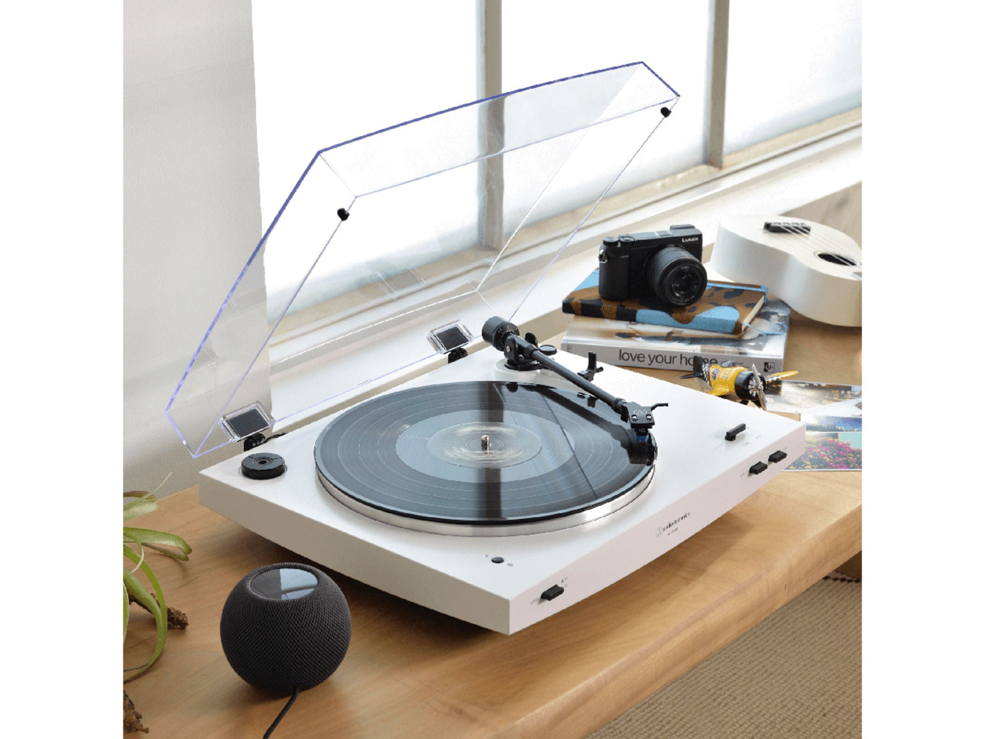 AUDIO TECHNICA AT-LP3XBT White lifestyle