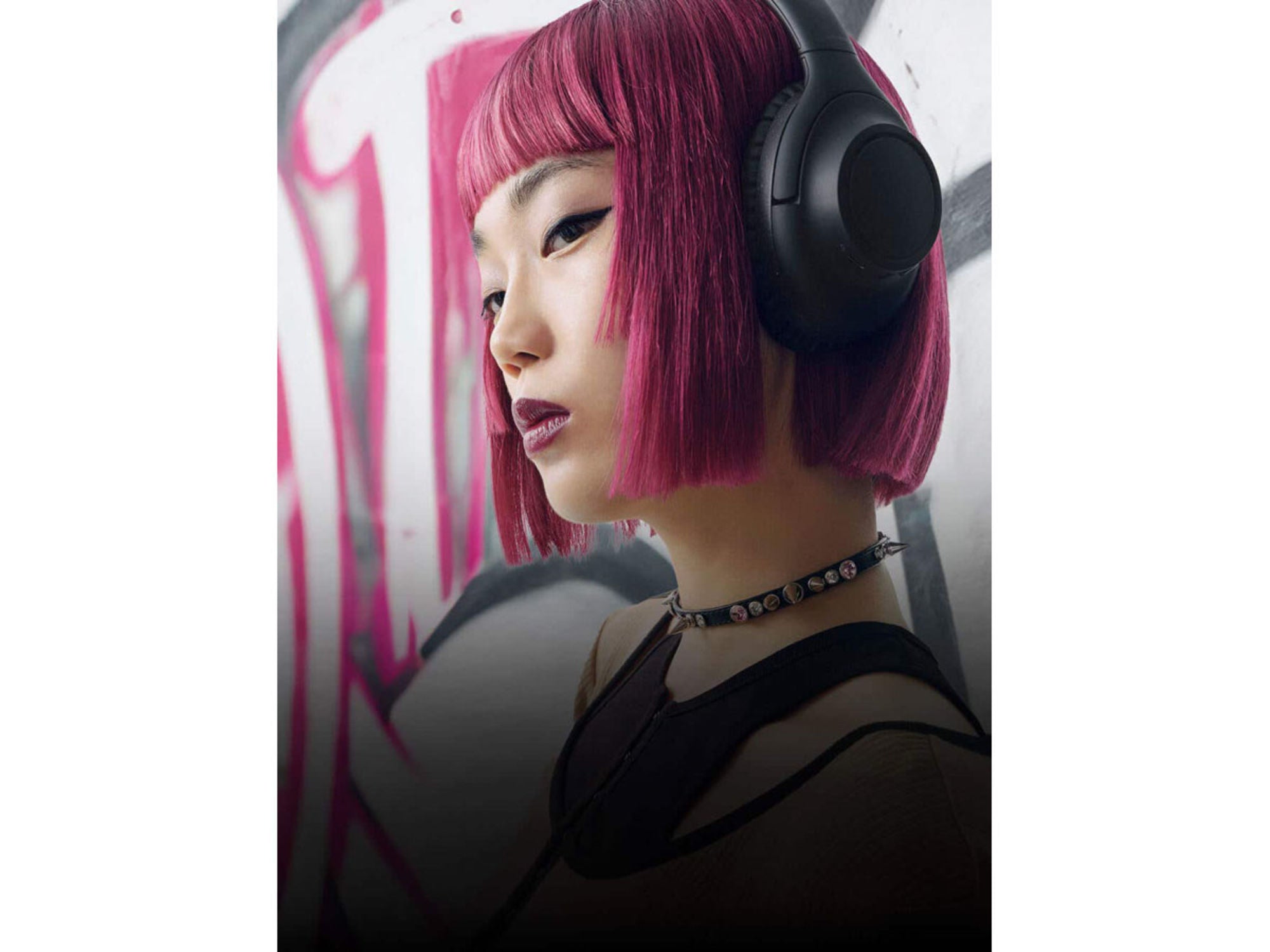 AUDIO TECHNICA ATH-S300BT Black lifestyle