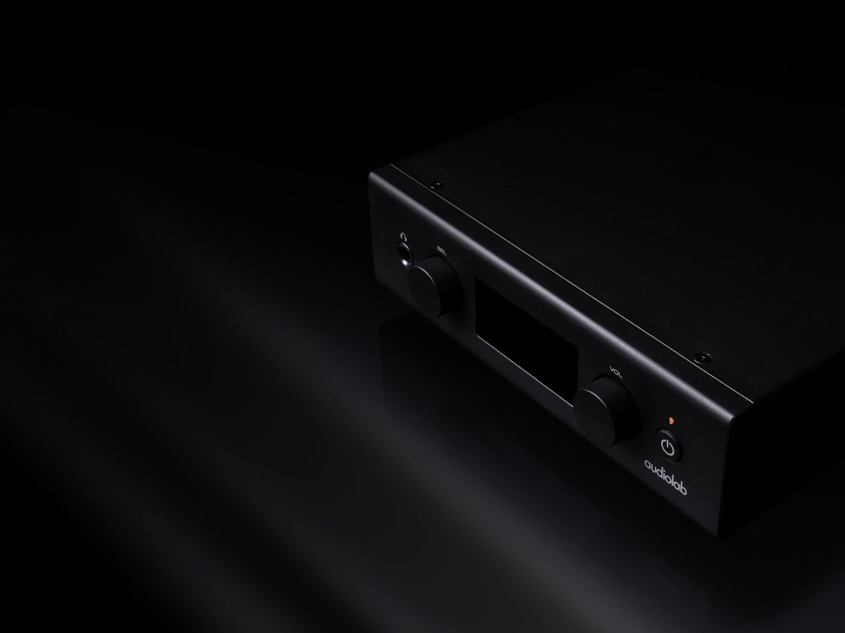 Audiolab D7 Noir lifestyle
