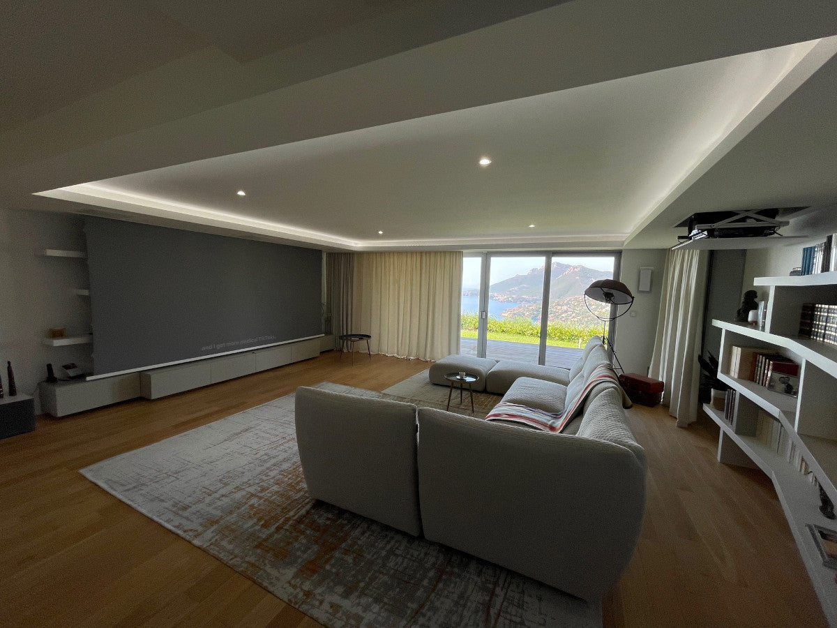 AV Concept Products CeilingScreen Tensioned X (BlackDrop 10cm) - Infinity+ (Sortie de toile à l'arrière)