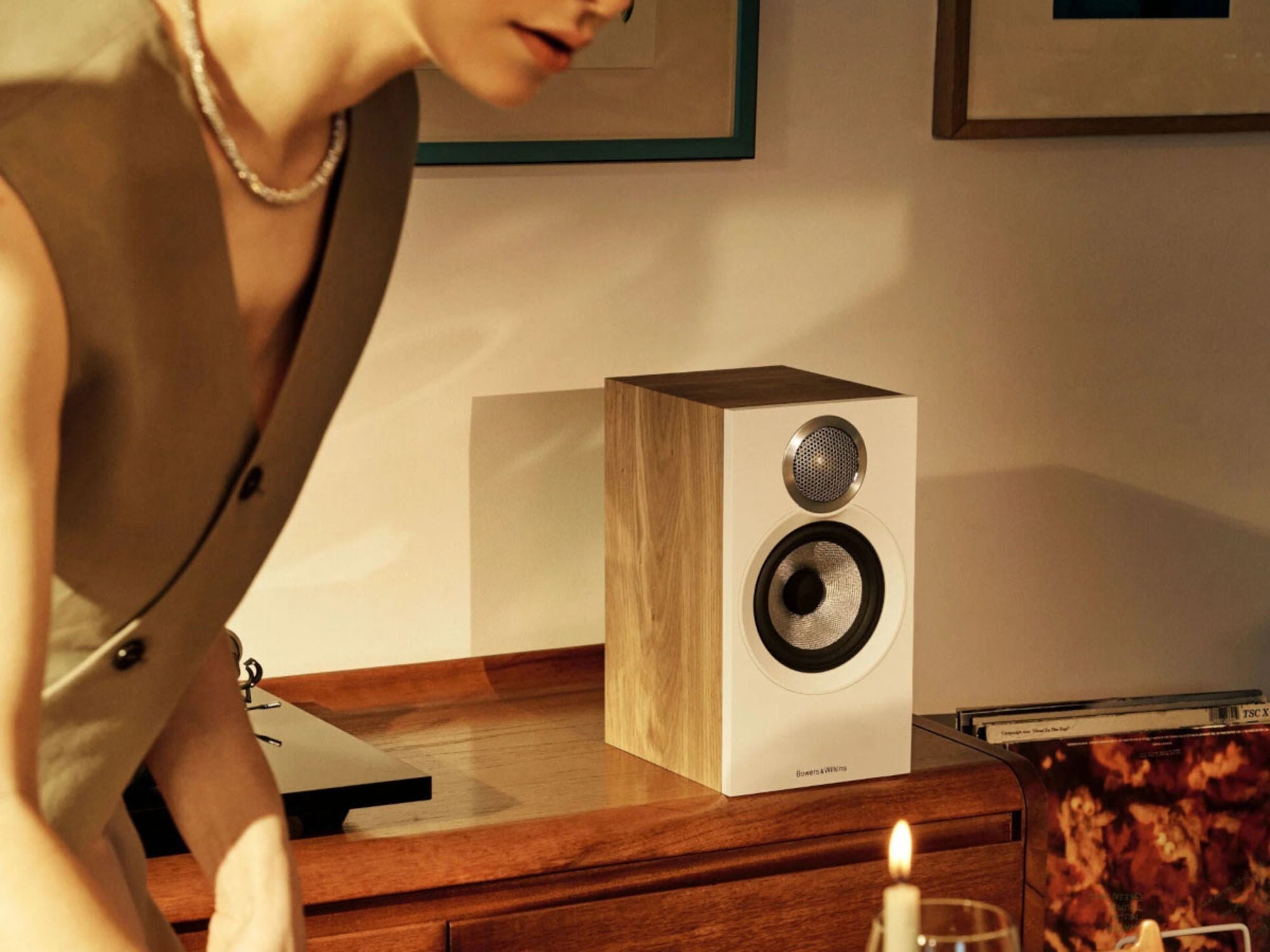 Bowers & Wilkins 607 S3 Chêne lifestyle