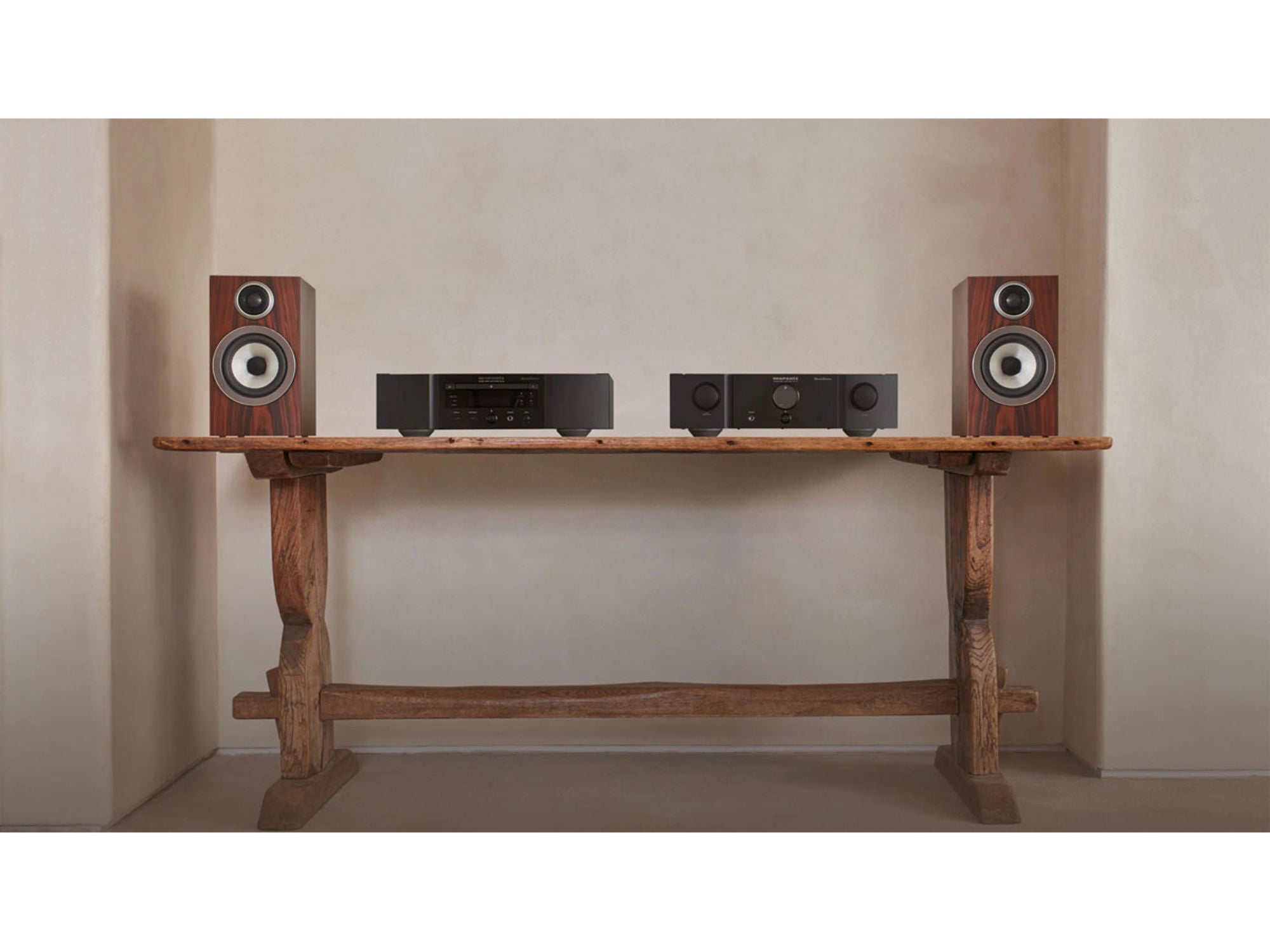 Bowers & Wilkins 707 S3 Mocha lifestyle