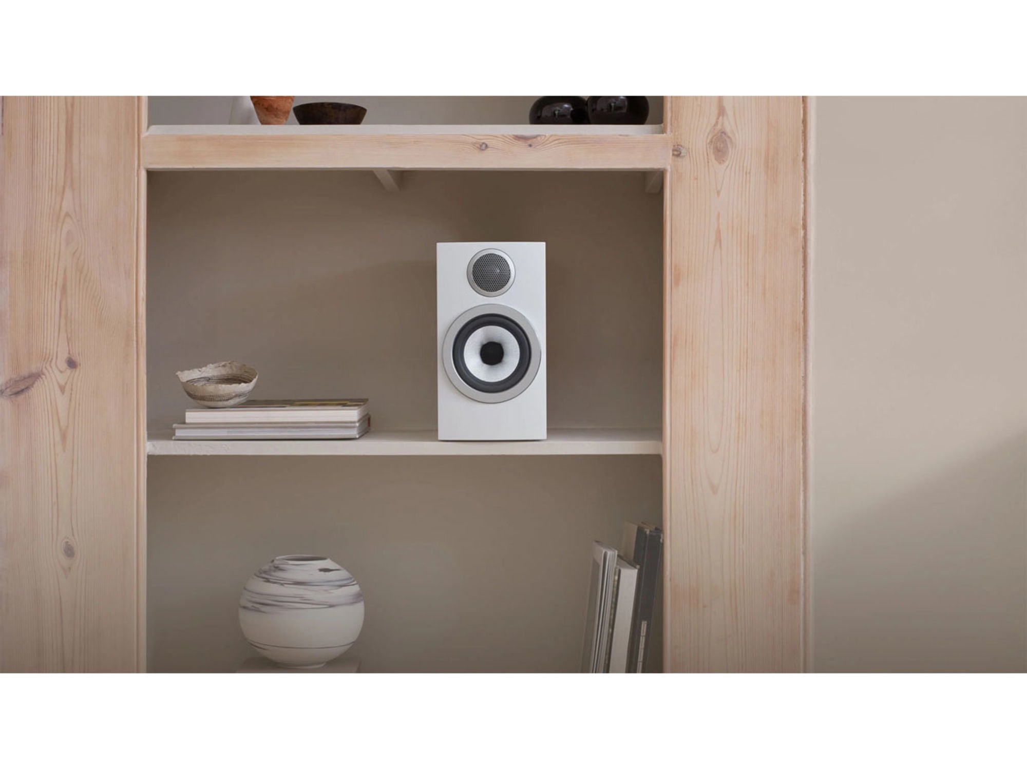 Bowers & Wilkins 707 S3 Satin White lifestyle