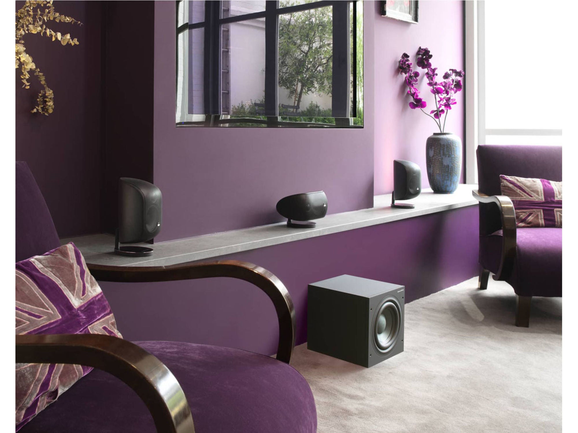 Bowers & Wilkins M1 MKII Black lifestyle