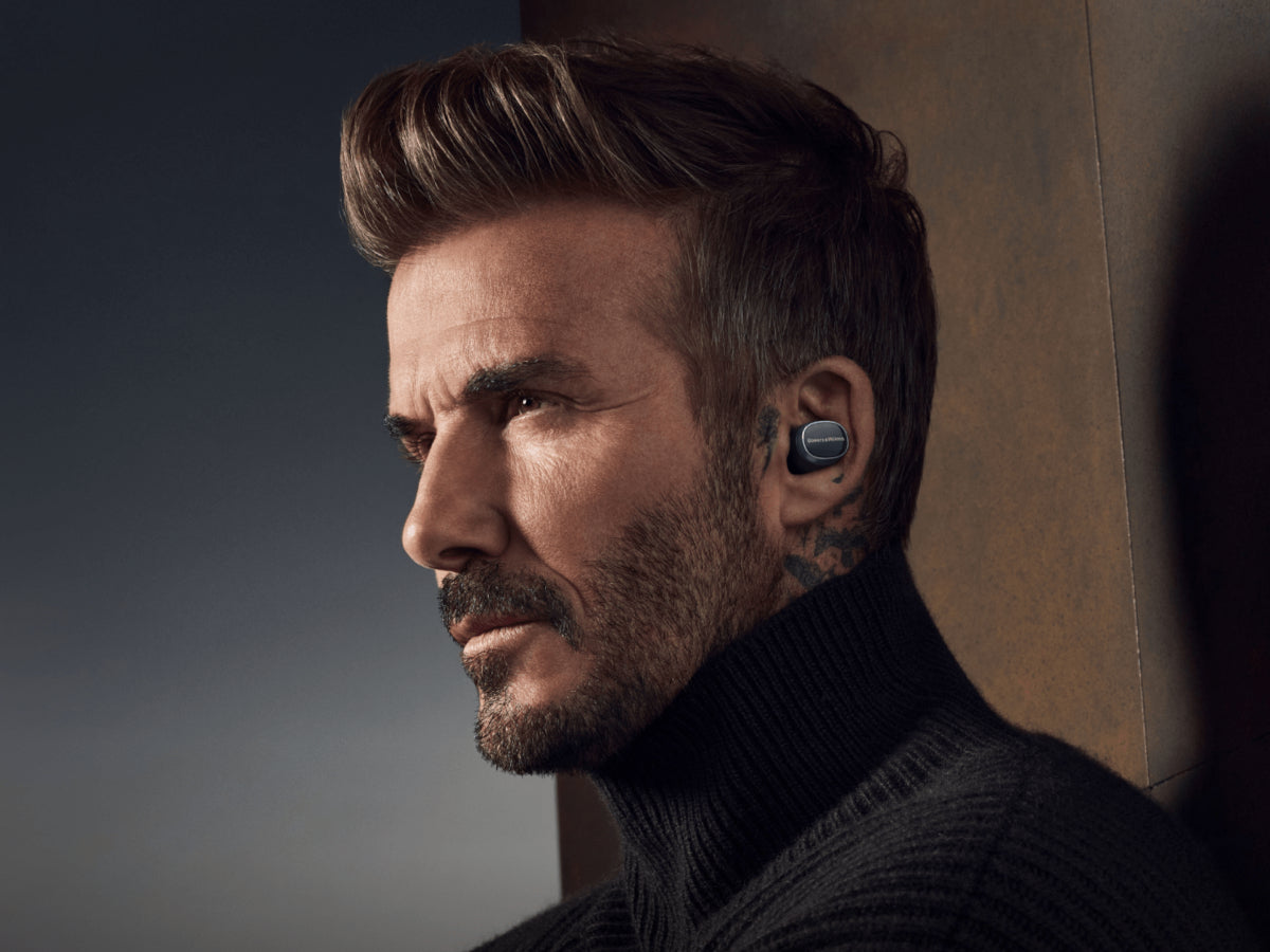 Bowers & Wilkins Pi8 Anthracite Black lifestyle