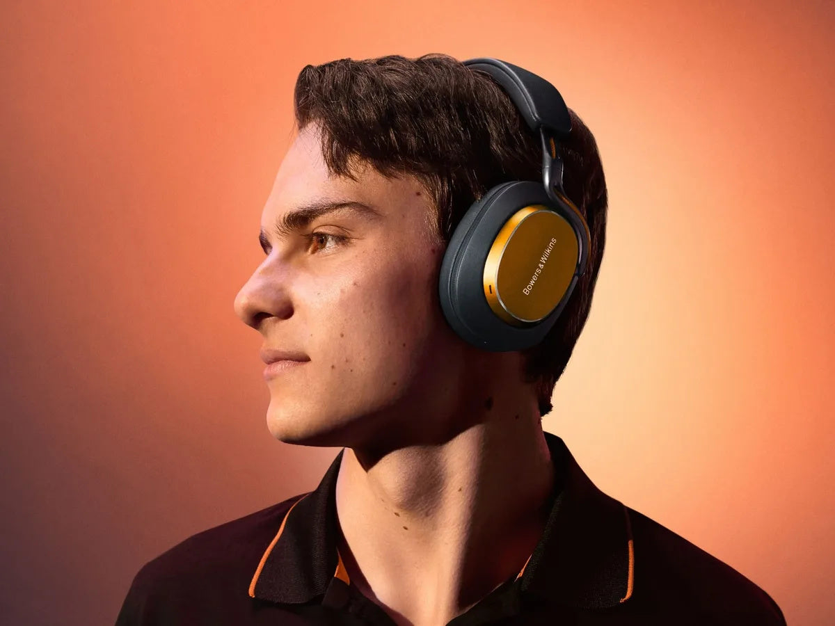 Bowers & Wilkins PX8 S2 Mclaren lifestyle 2