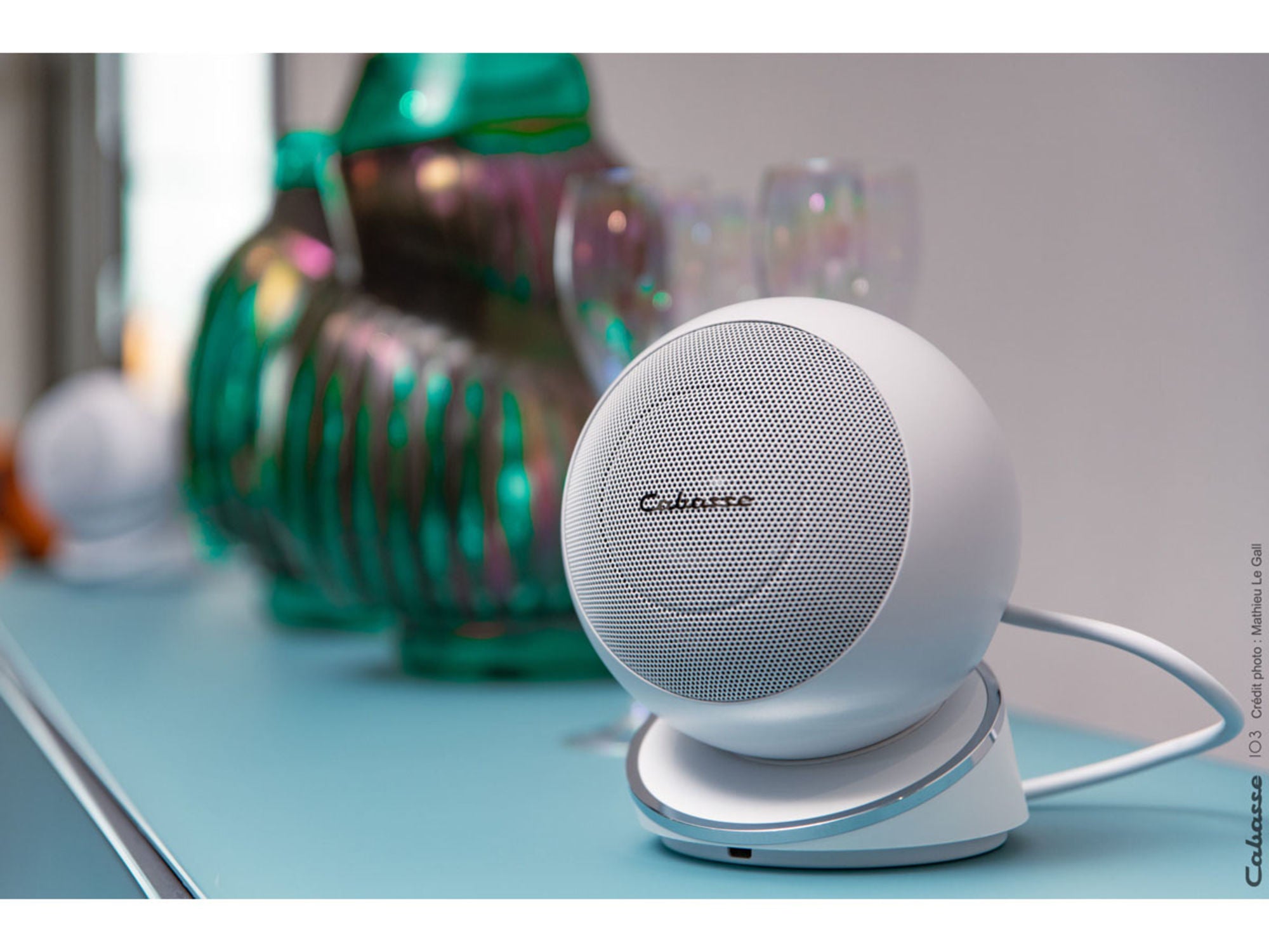 CABASSE IO3 sur socle White lifestyle