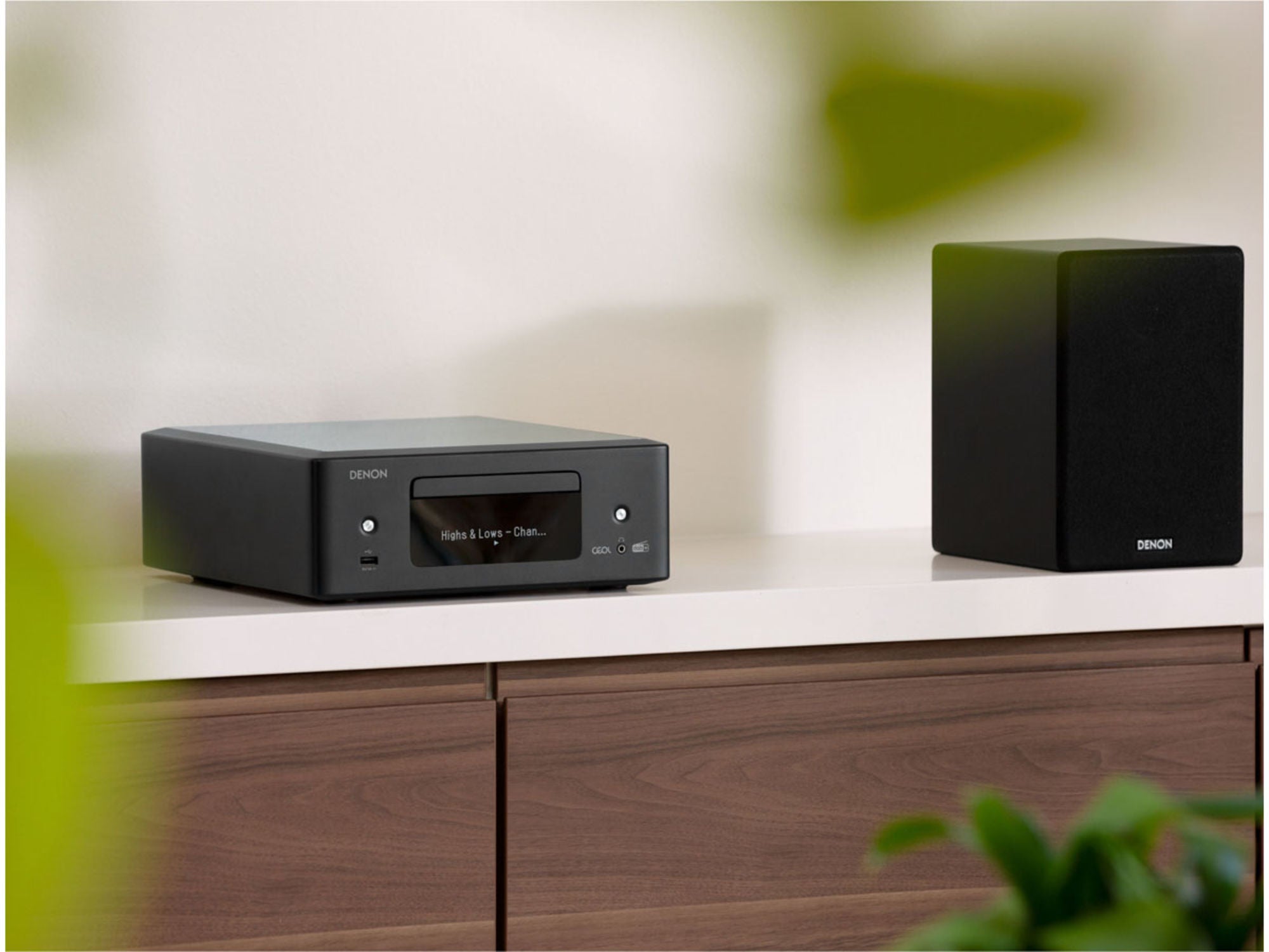 DENON Ceol RCD-N12 DAB Black lifestyle 2