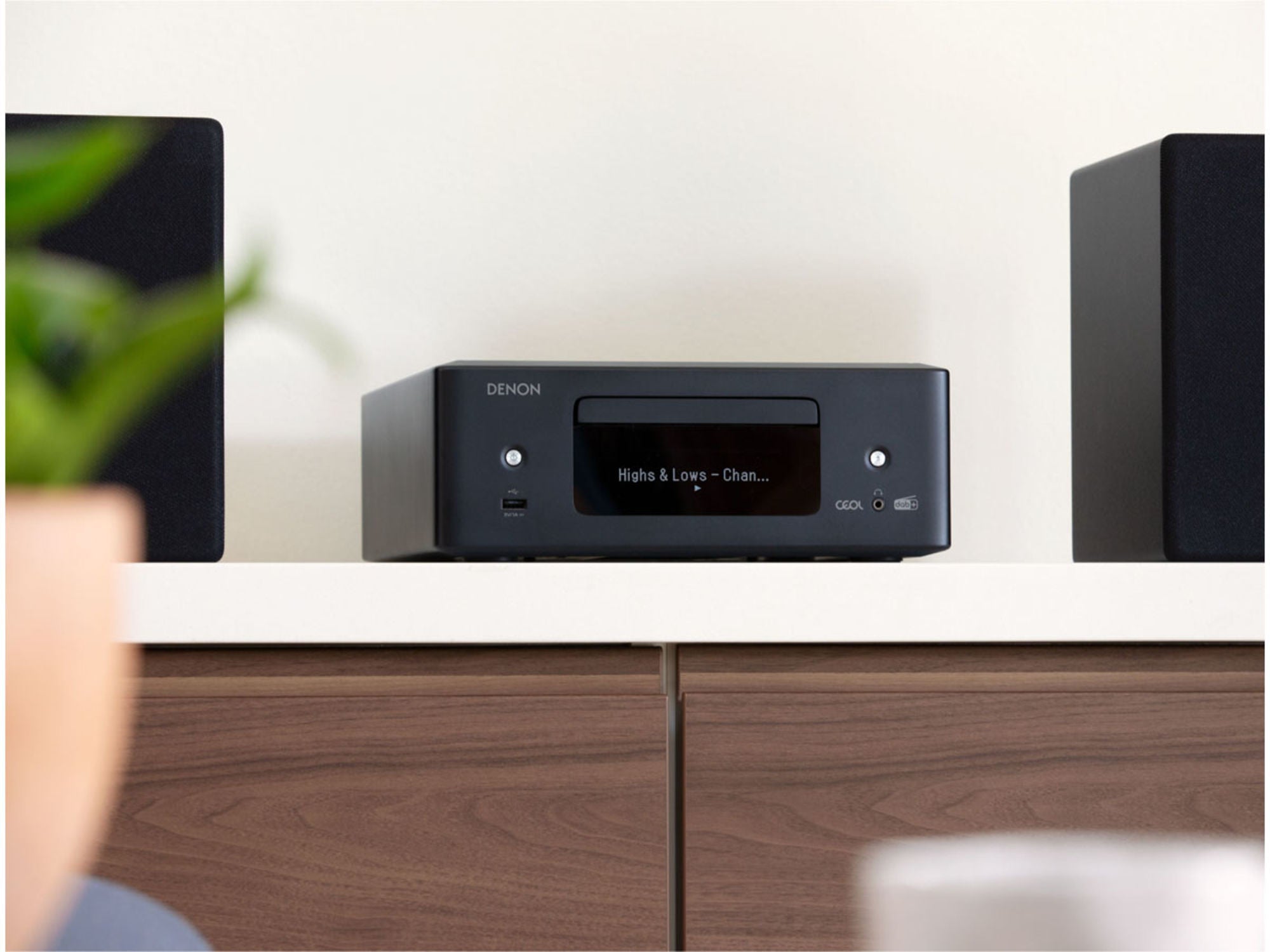 DENON Ceol RCD-N12 DAB Black lifestyle