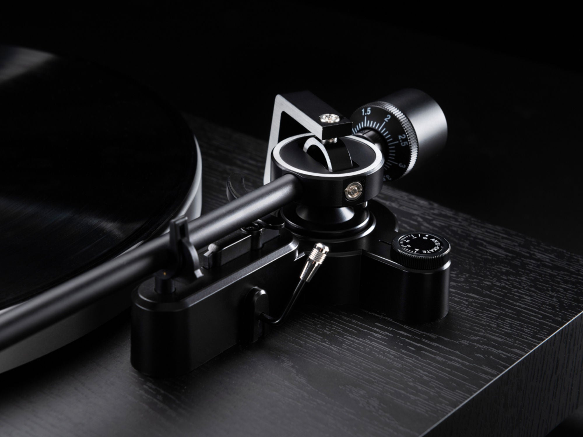 DUAL CS 518 Black détail bras 2