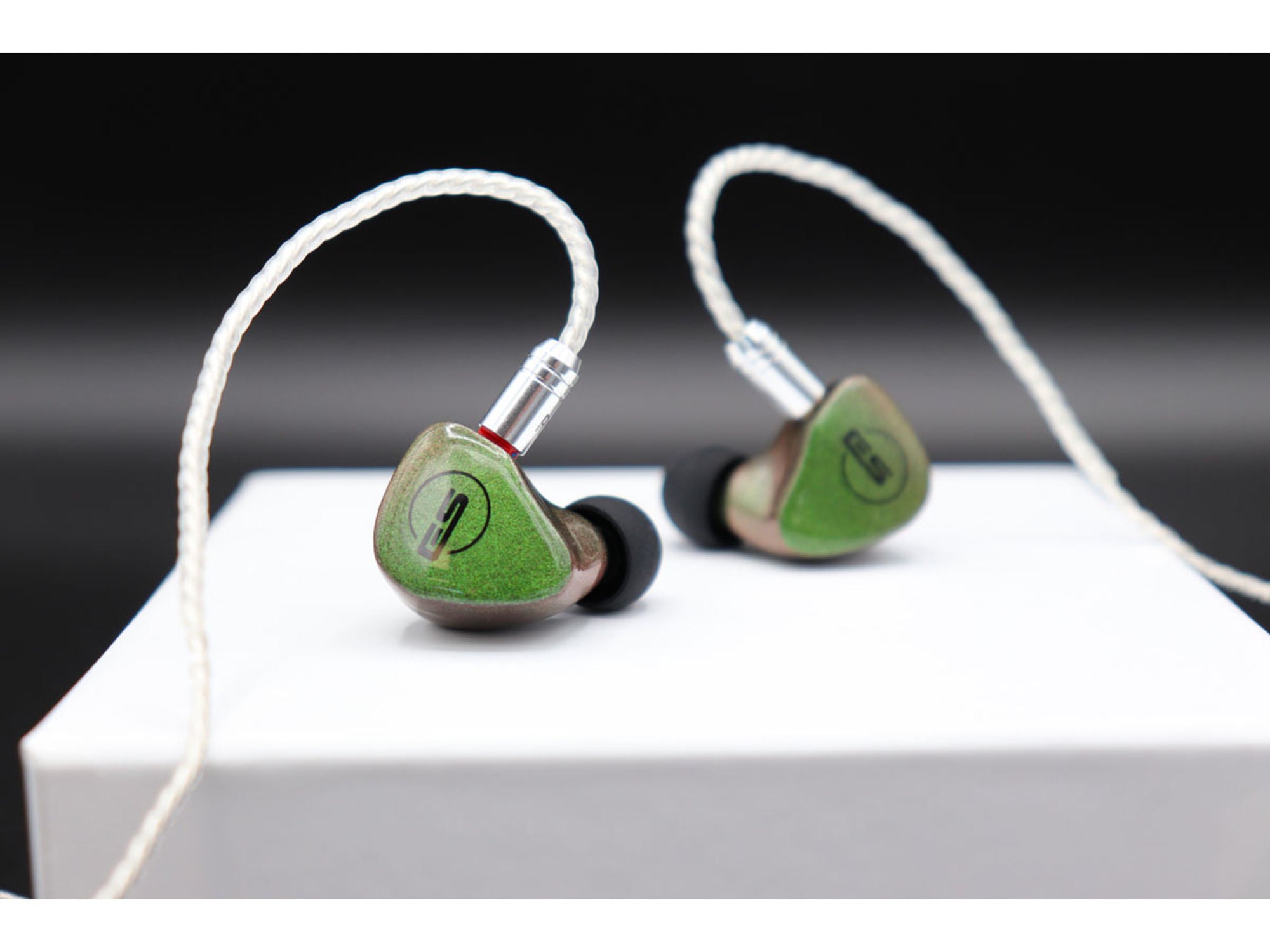 EARSONICS Elements Green lifestyle