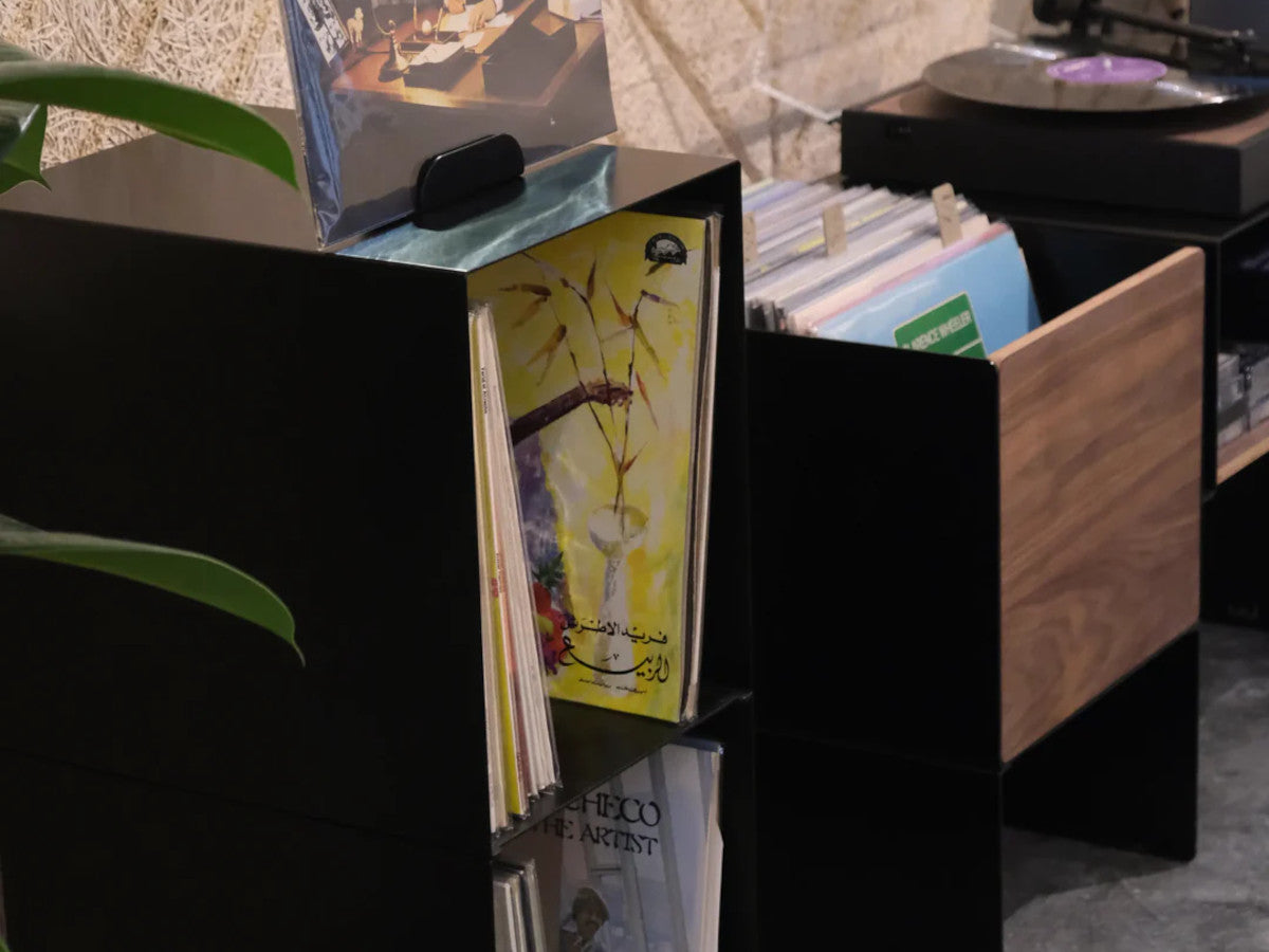 loia pied vinyles noir lifestyle 3