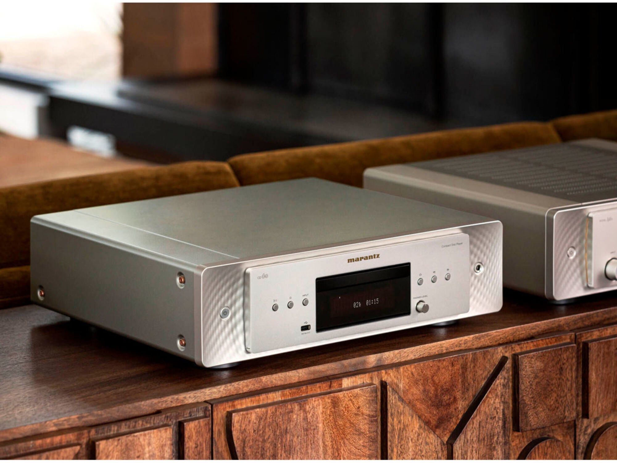 MARANTZ CD60 Silver Gold lifestyle