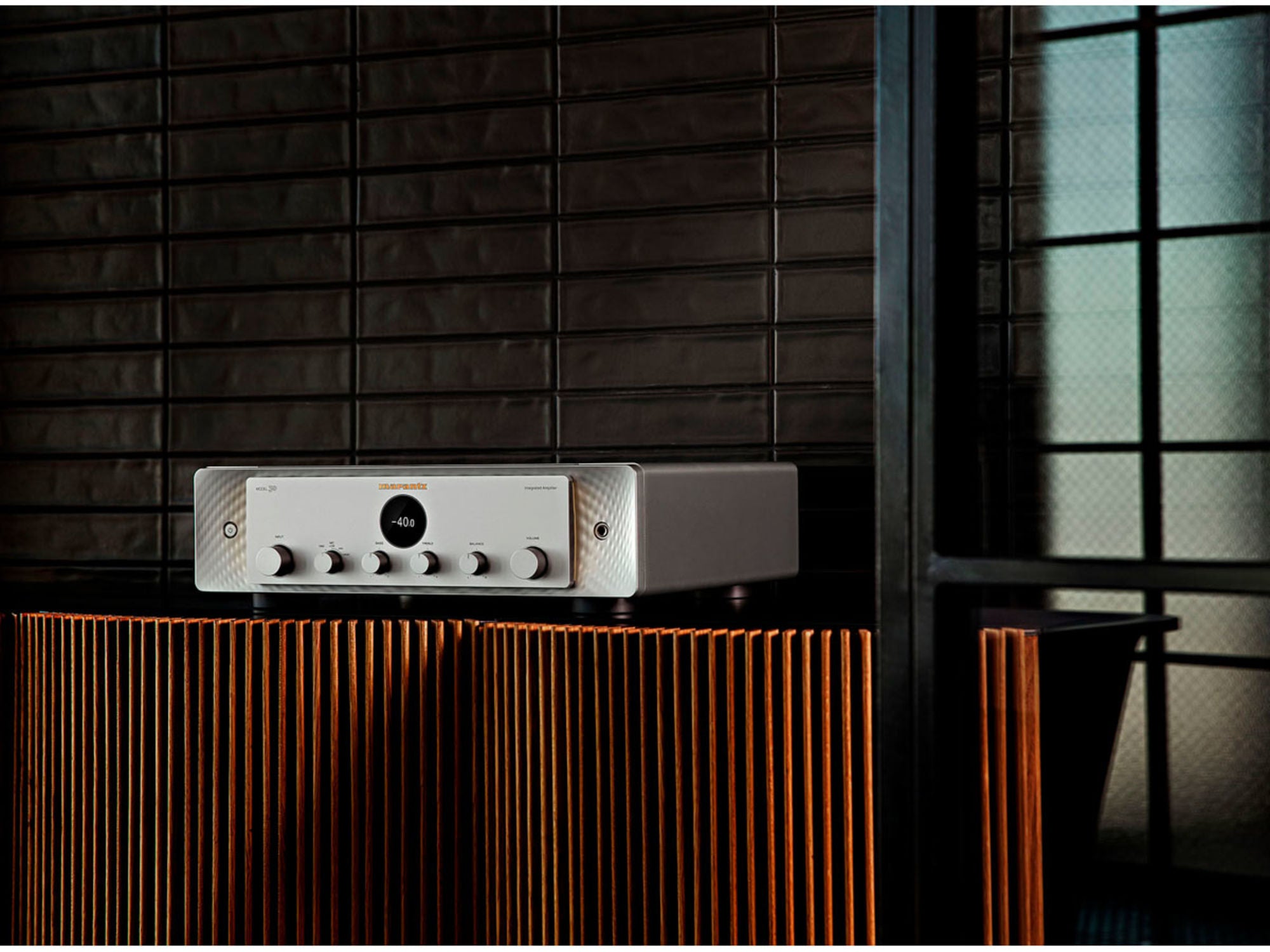MARANTZ MODEL 30 Silver lifestye