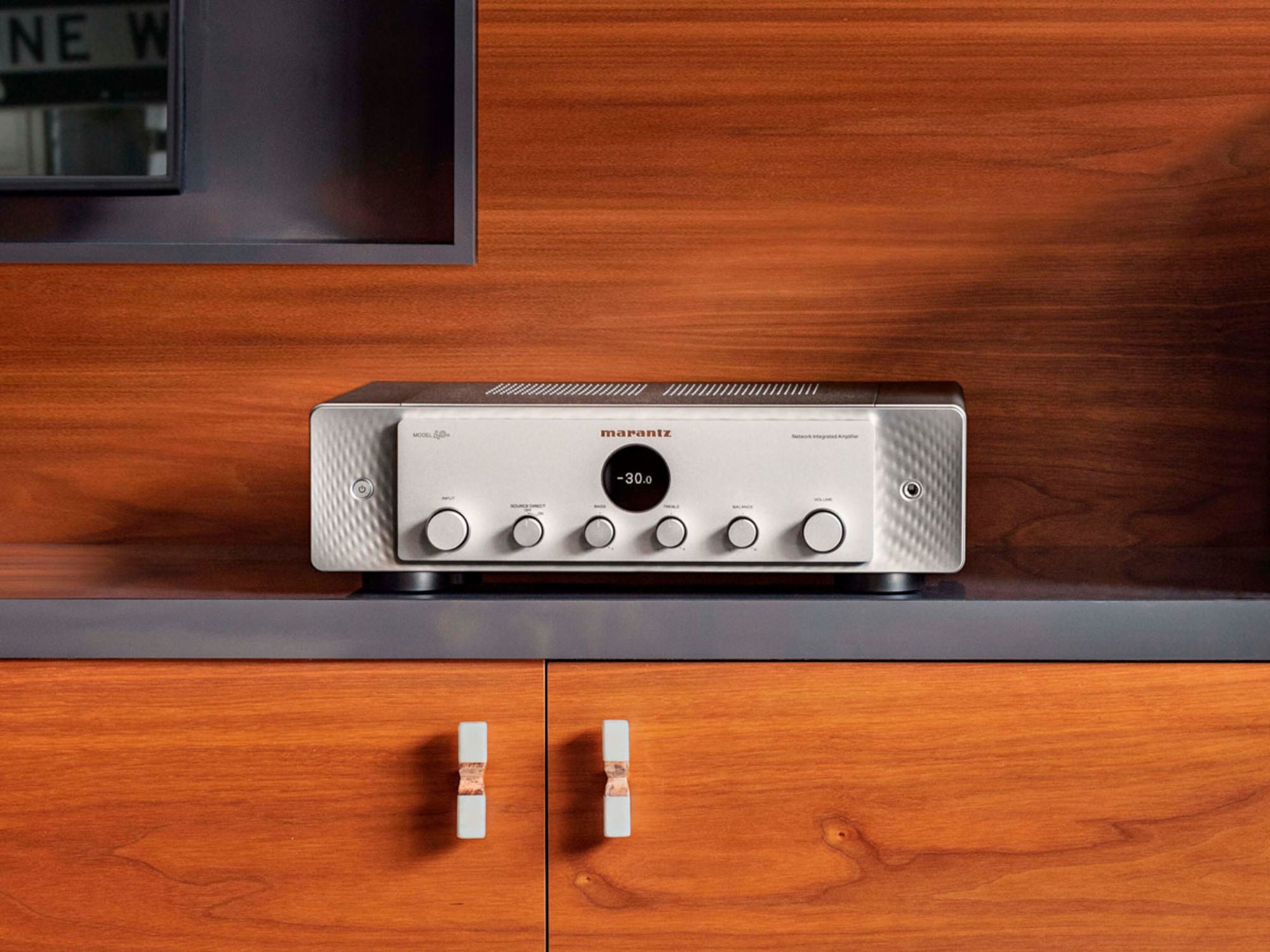 Marantz Model 40N Silver lifestyle