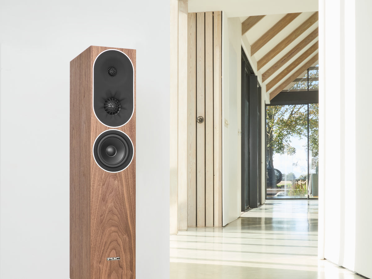 PMC Prophecy 7 Noyer Naturel lifestyle