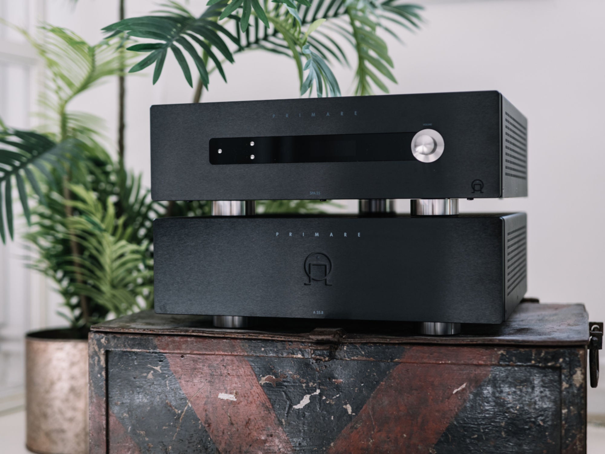 PRIMARE SP25 Prisma Black lifestyle 2