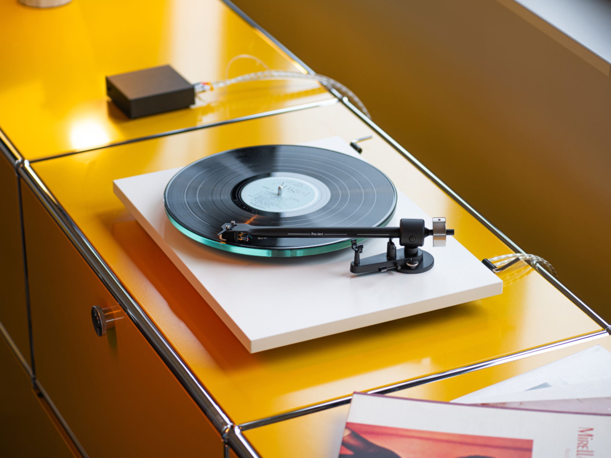 PROJECT T2 Super Phono Blanc Mat lifestyle