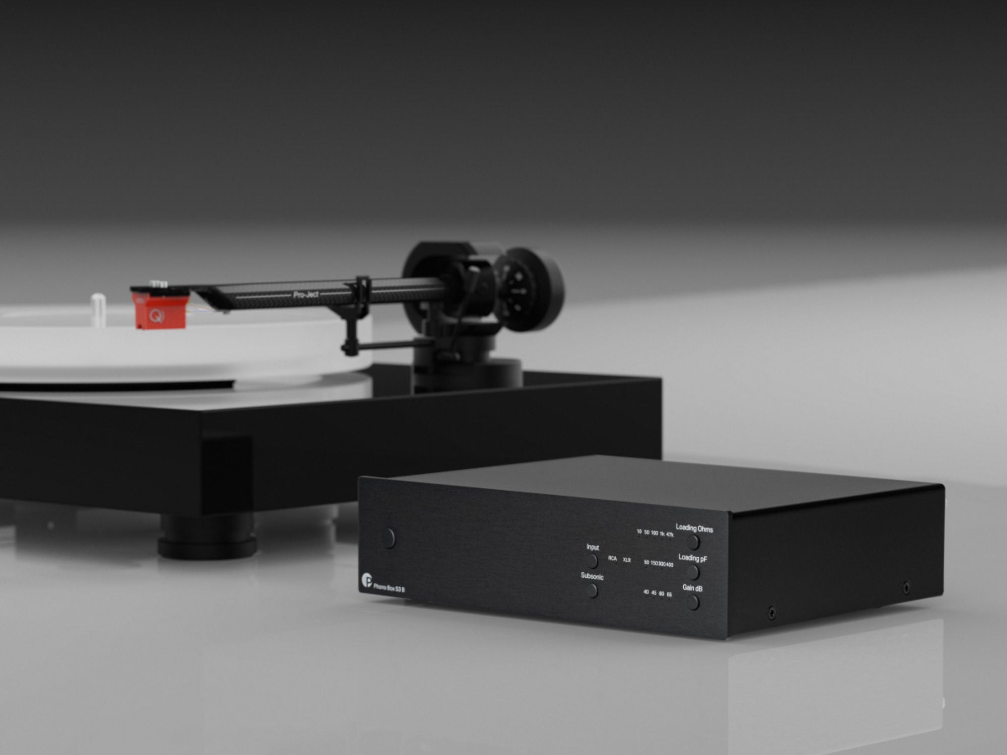 PROJECT X2 B Noir Satin (avec MC Ortofon Quintet Red) lifestyle