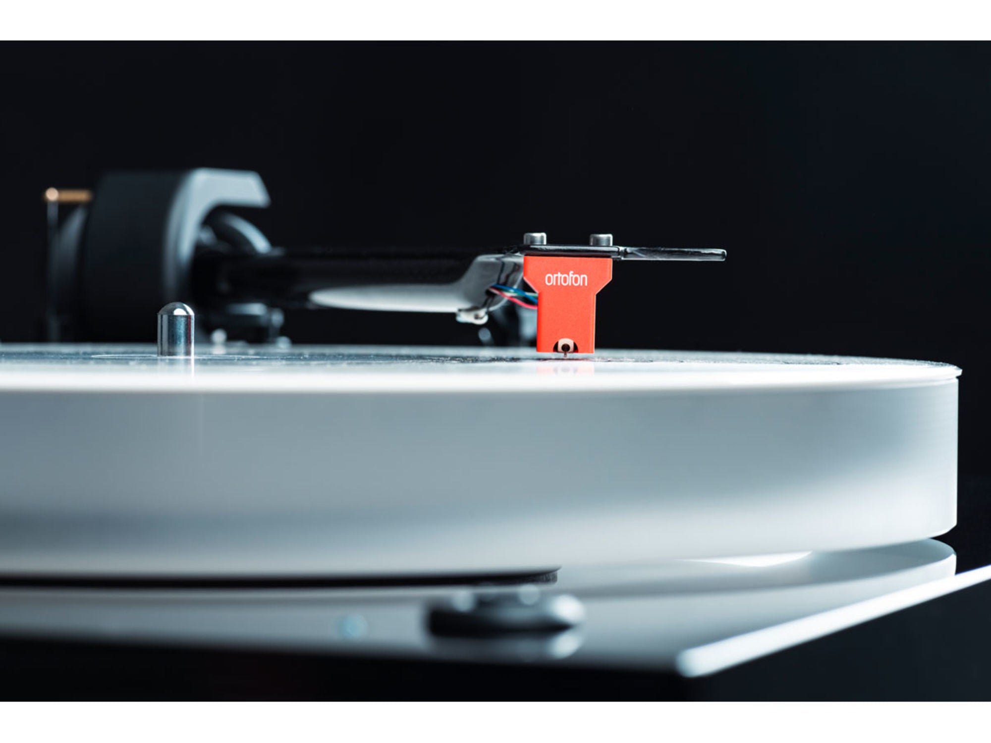 PROJECT X2 B Noir Satin (avec MC Ortofon Quintet Red) detail cellule