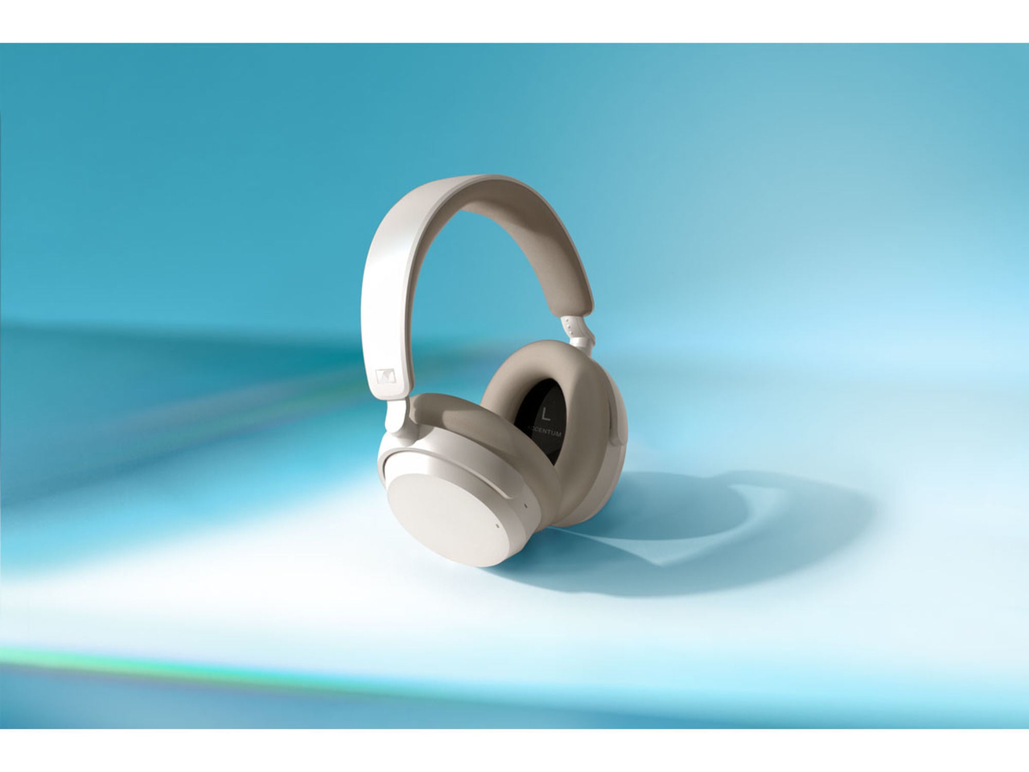 SENNHEISER ACCENTUM Wireless White lifestyle