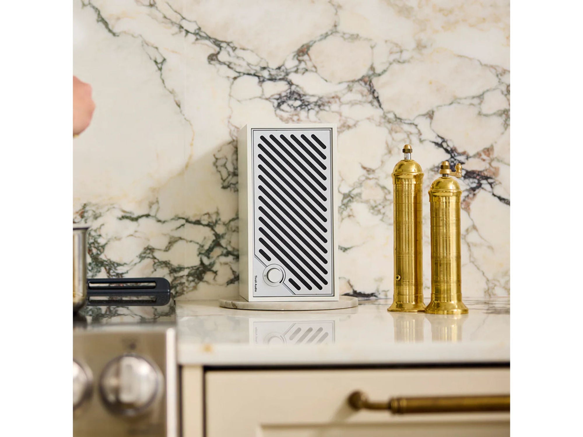 TIVOLI Model Two Digital Blanc/Argent lifestyle