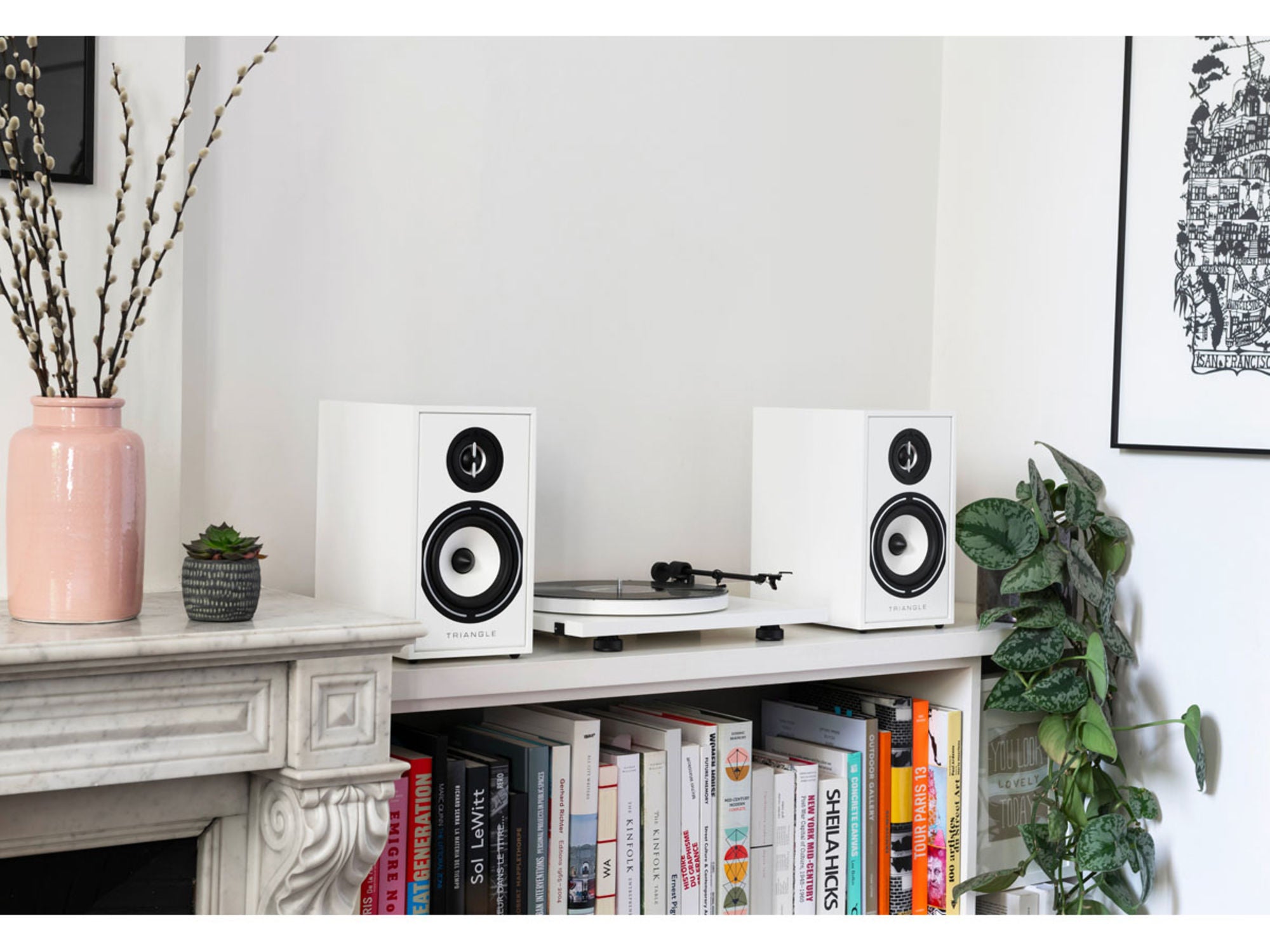 TRIANGLE BOREA BR02 white lifestyle