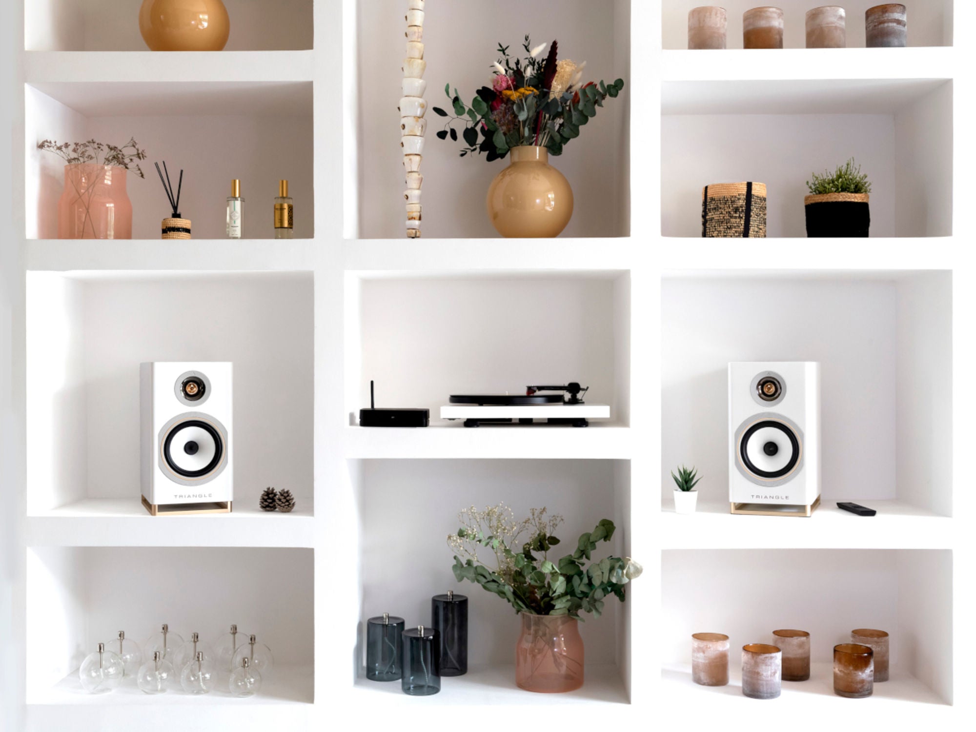 TRIANGLE Platine Vinyle Lunar 3 White lifestyle