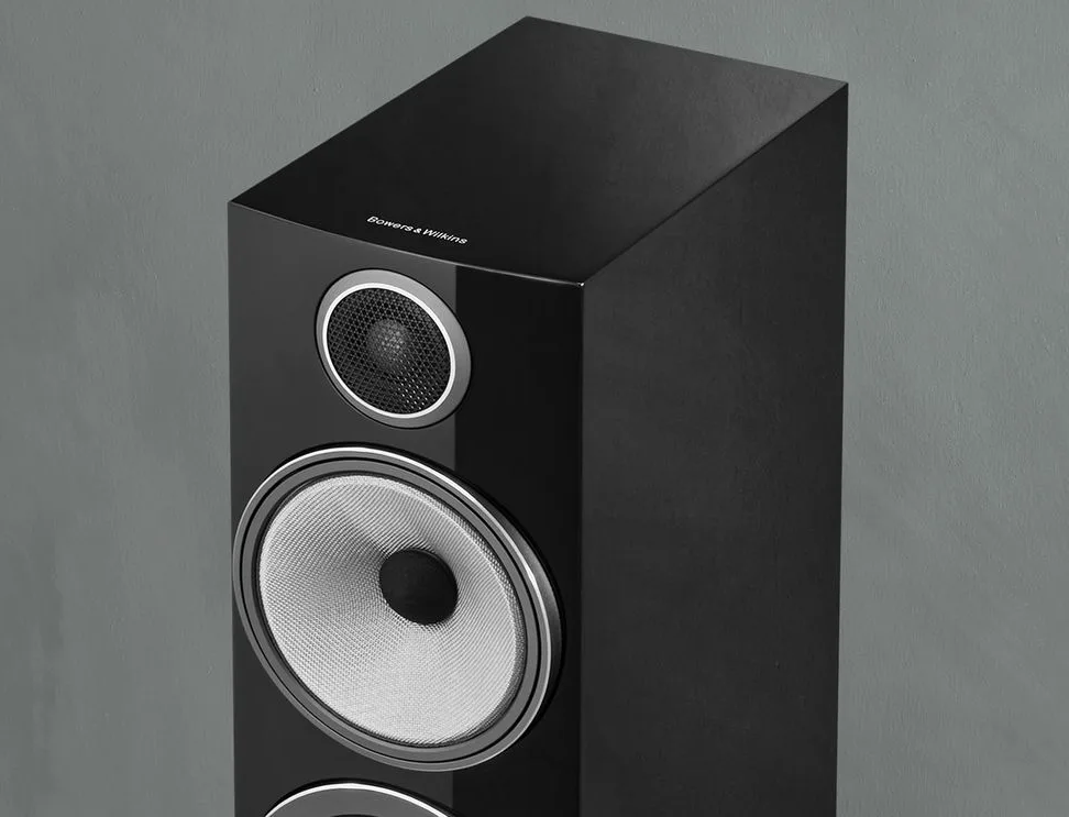 Bowers & Wilkins 704 S3  lifestyle-2
