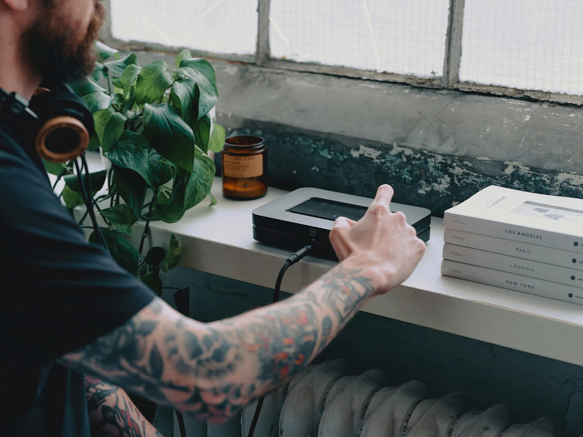 Bluesound Node 2025 Noir lifestyle