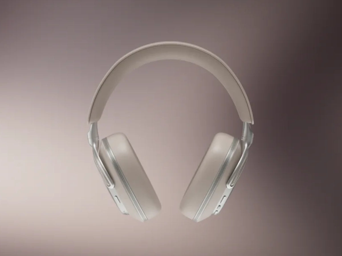 Bowers & Wilkins PX8 S2 Beige lifestyle