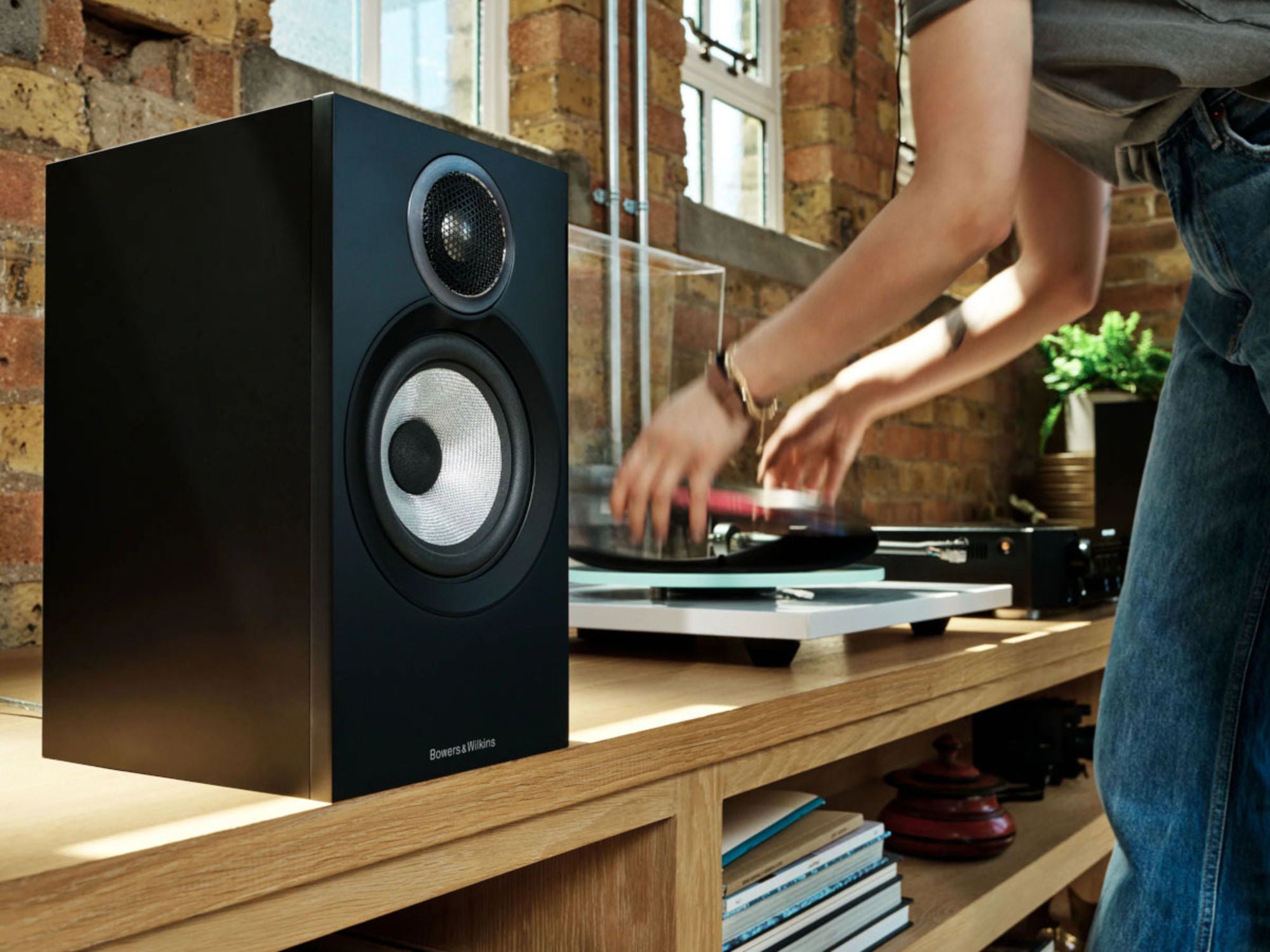 Bowers & Wilkins 607 S3 Black lifestyle