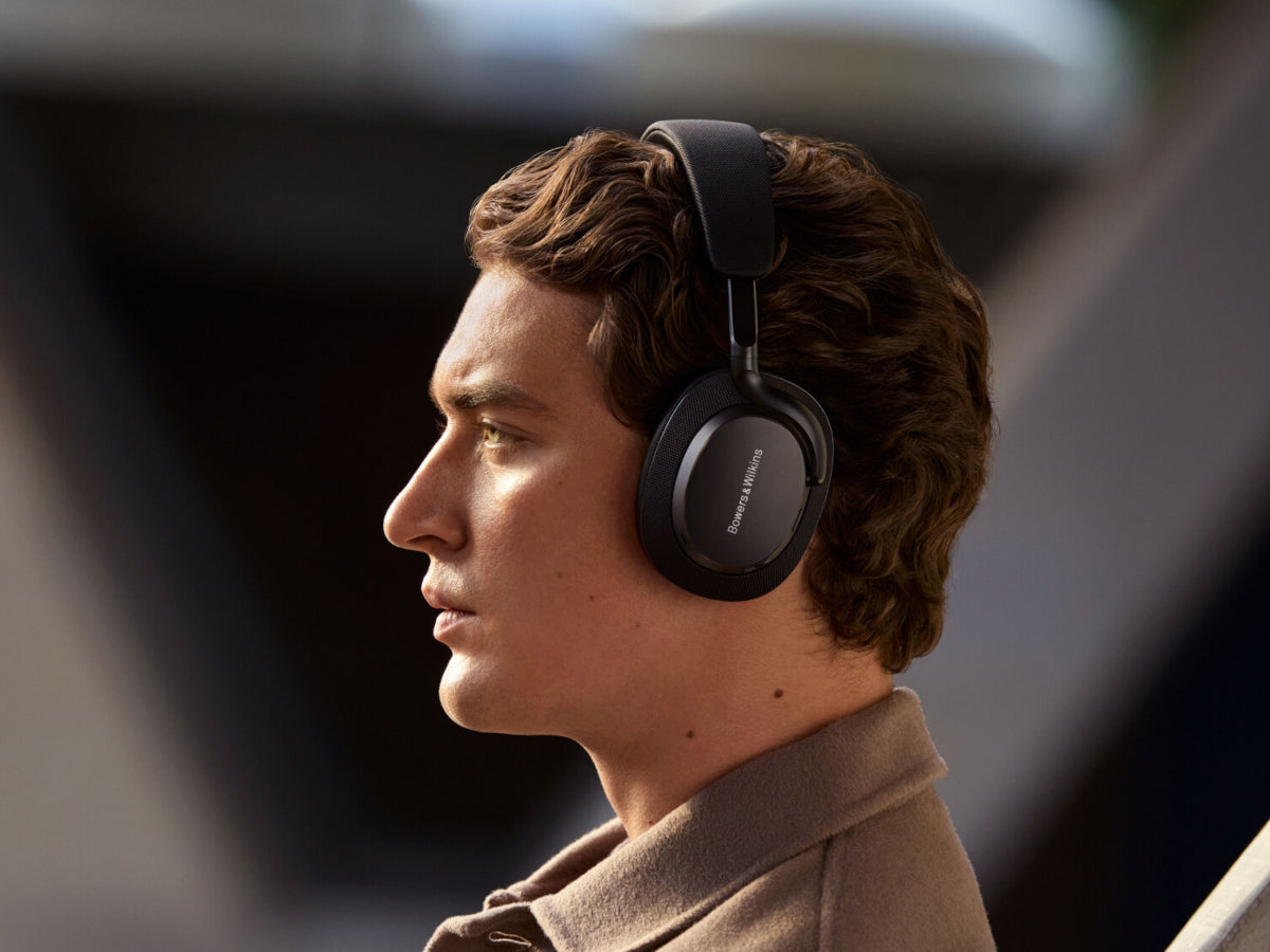 Bowers-Wilkins PX7 S3 Anthracite Black  lifestyle