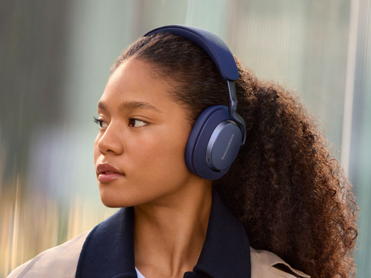 Bowers-Wilkins PX7 S3 Indigo Blue lifestyle 3