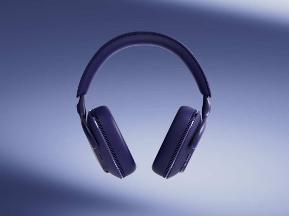 Bowers-Wilkins PX7 S3 Indigo Blue lifestyle