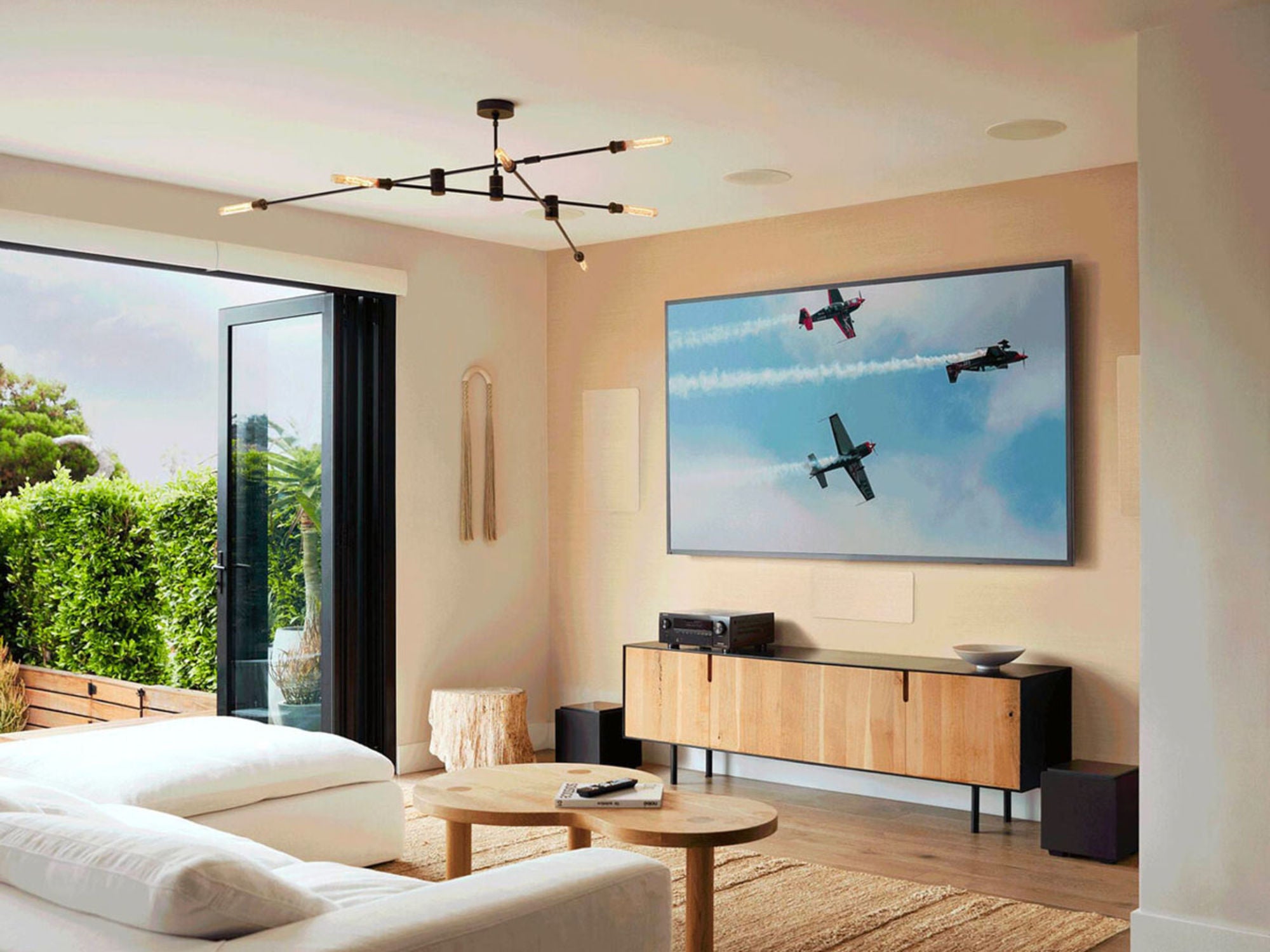 DENON AVC-X3800H Black lifestyle