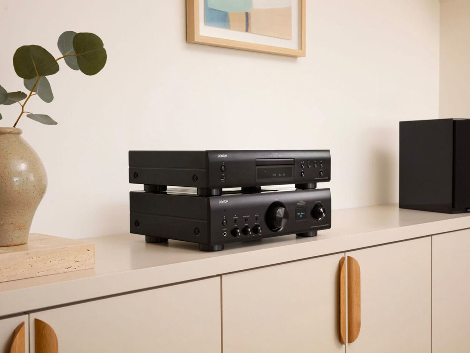 DENON DCD-900NE Black lifestyle