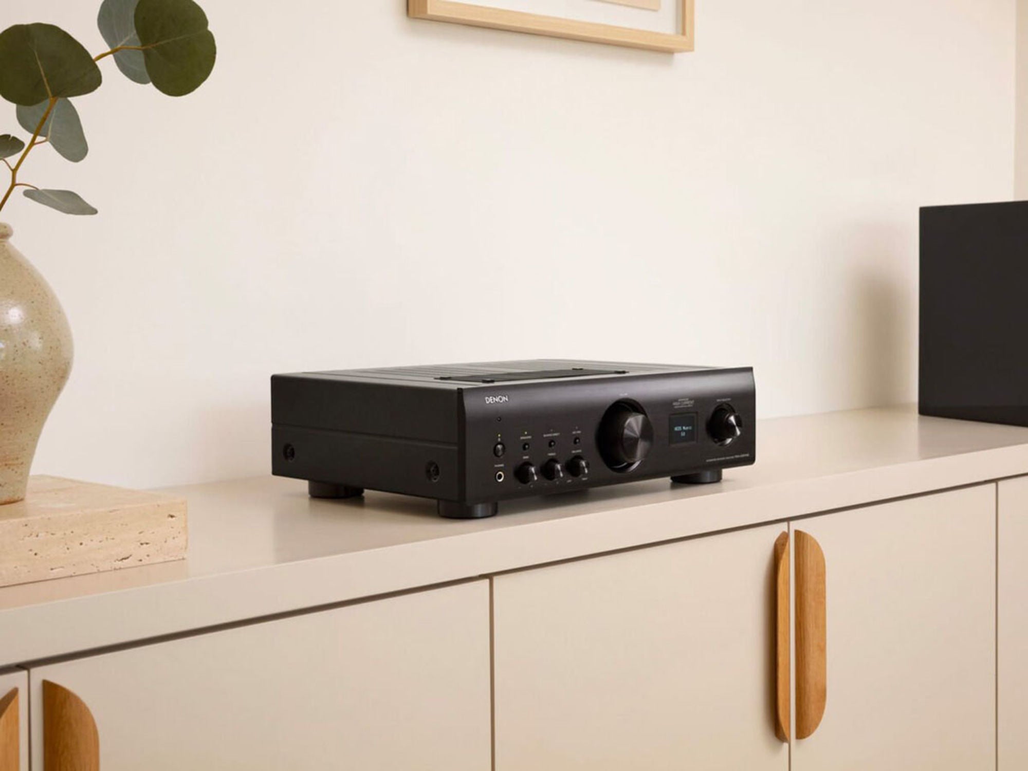 DENON PMA-900HNE Black lifestyle