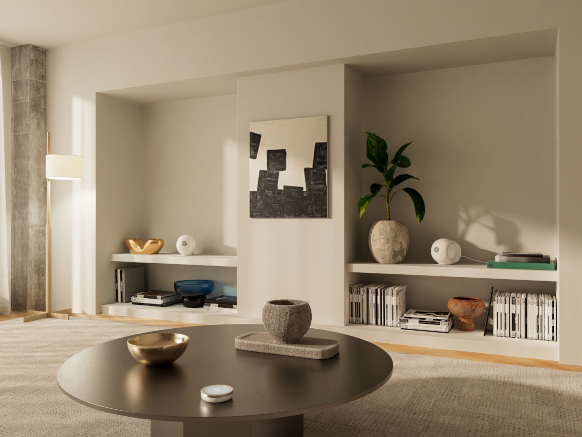 DEVIALET Remote V2 Blanc Mat lifestyle