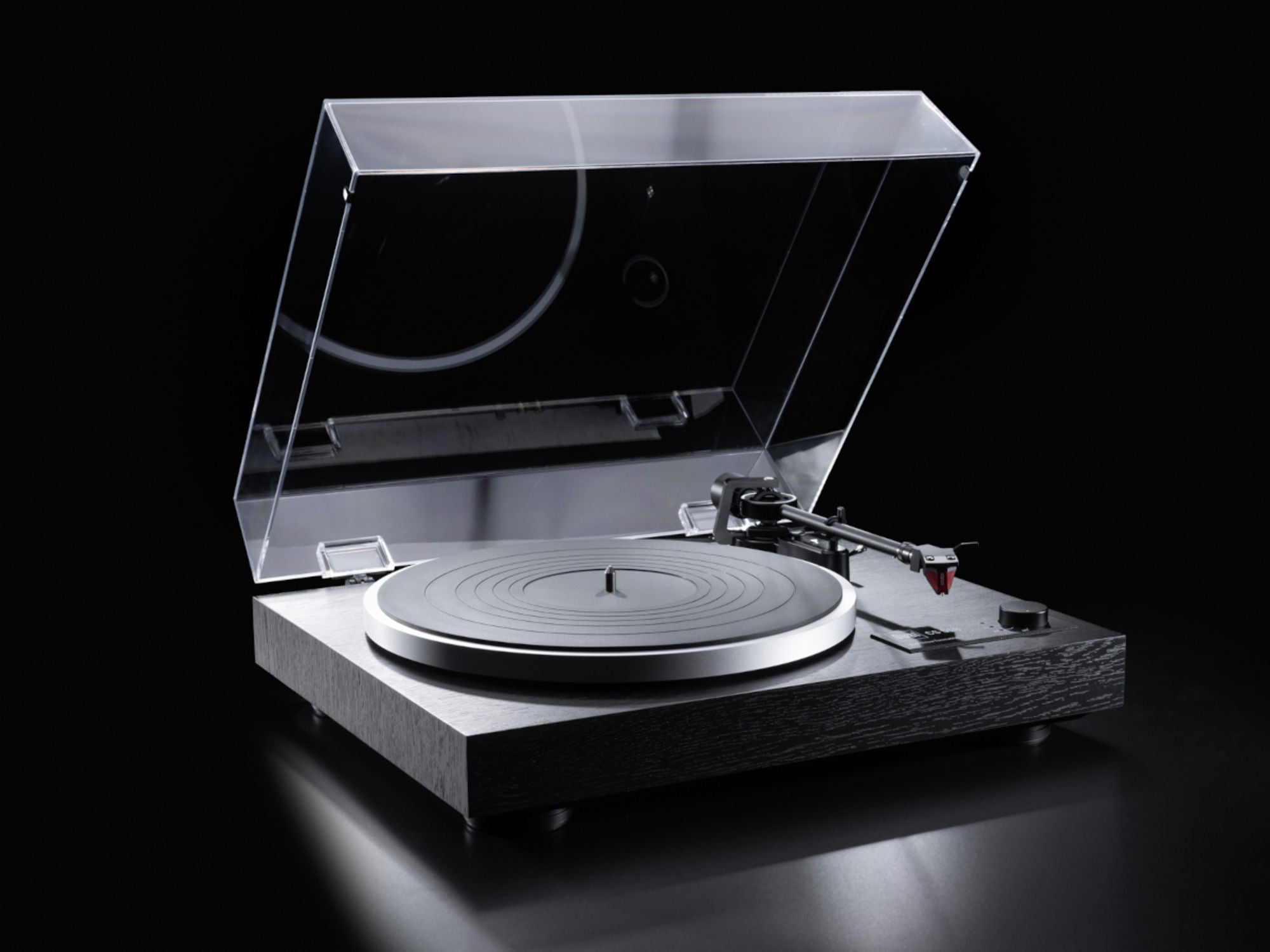 DUAL CS 518 Black Lifestyle 2