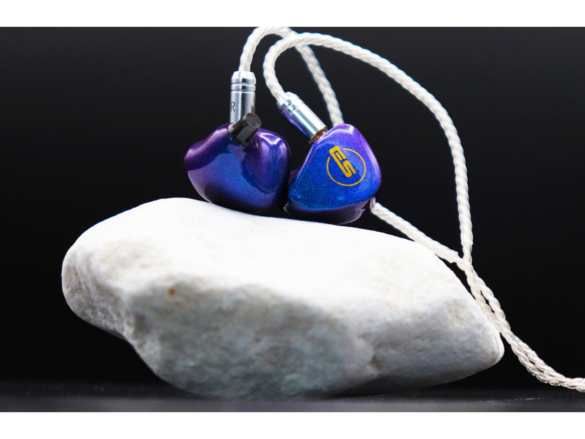 EARSONICS Elements Bleu lifestyle