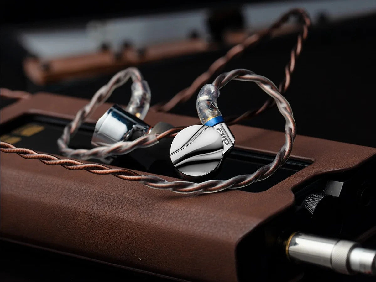 Fiio FD15 Silver lifestyle 2