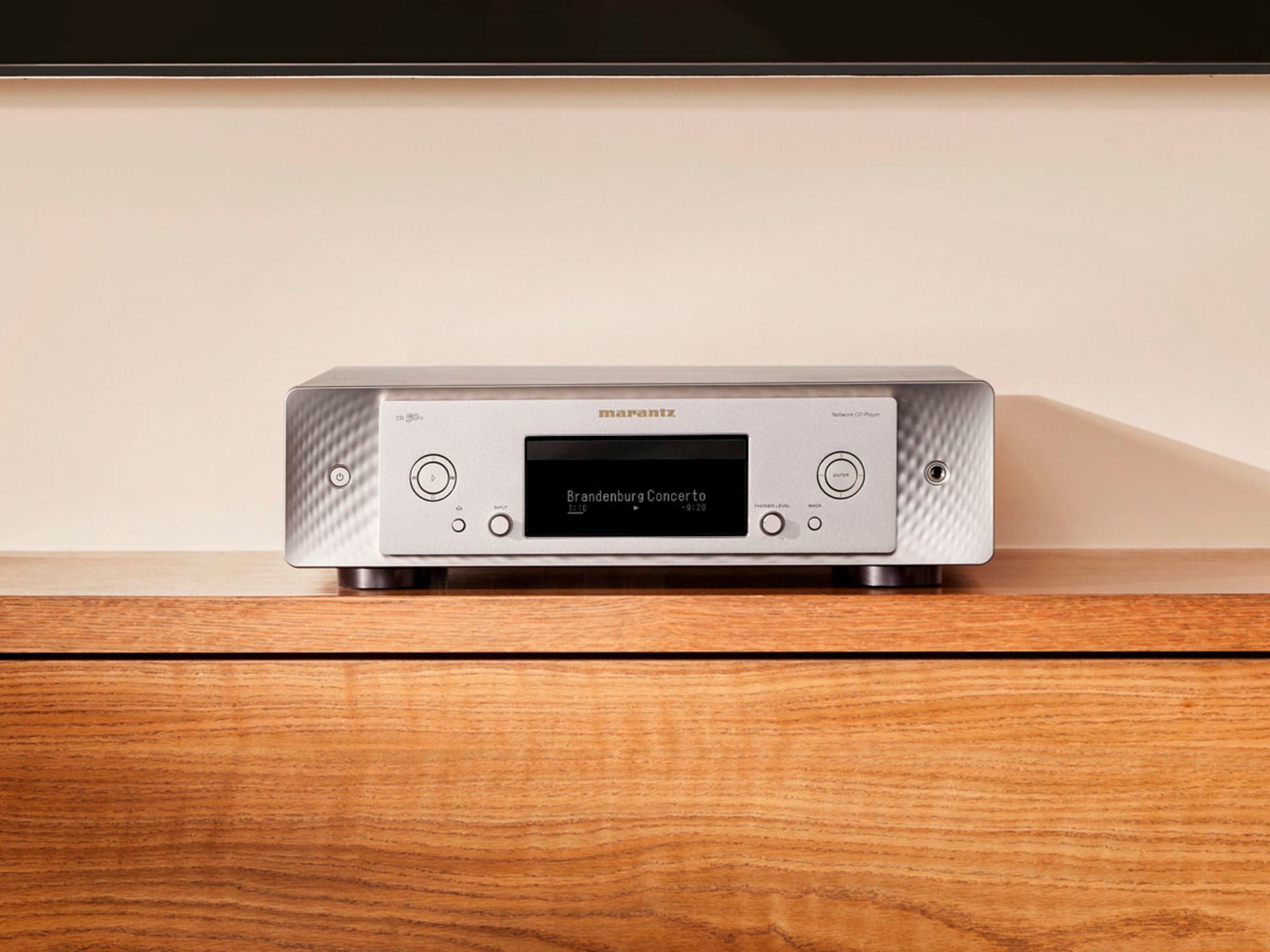 MARANTZ CD50n Silver lifestyle