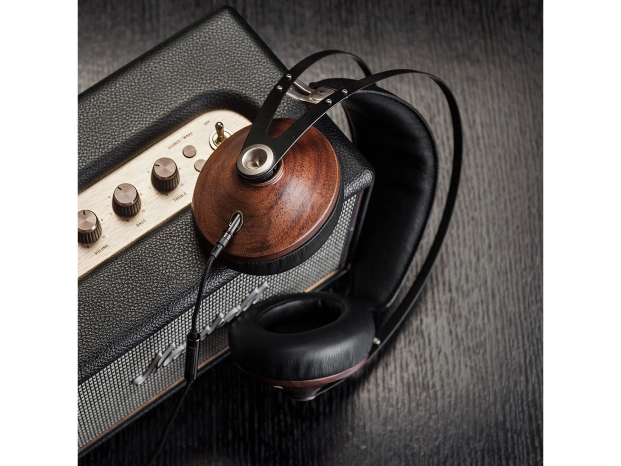 MEZE 99 Classics Noyer/Argent lifestyle