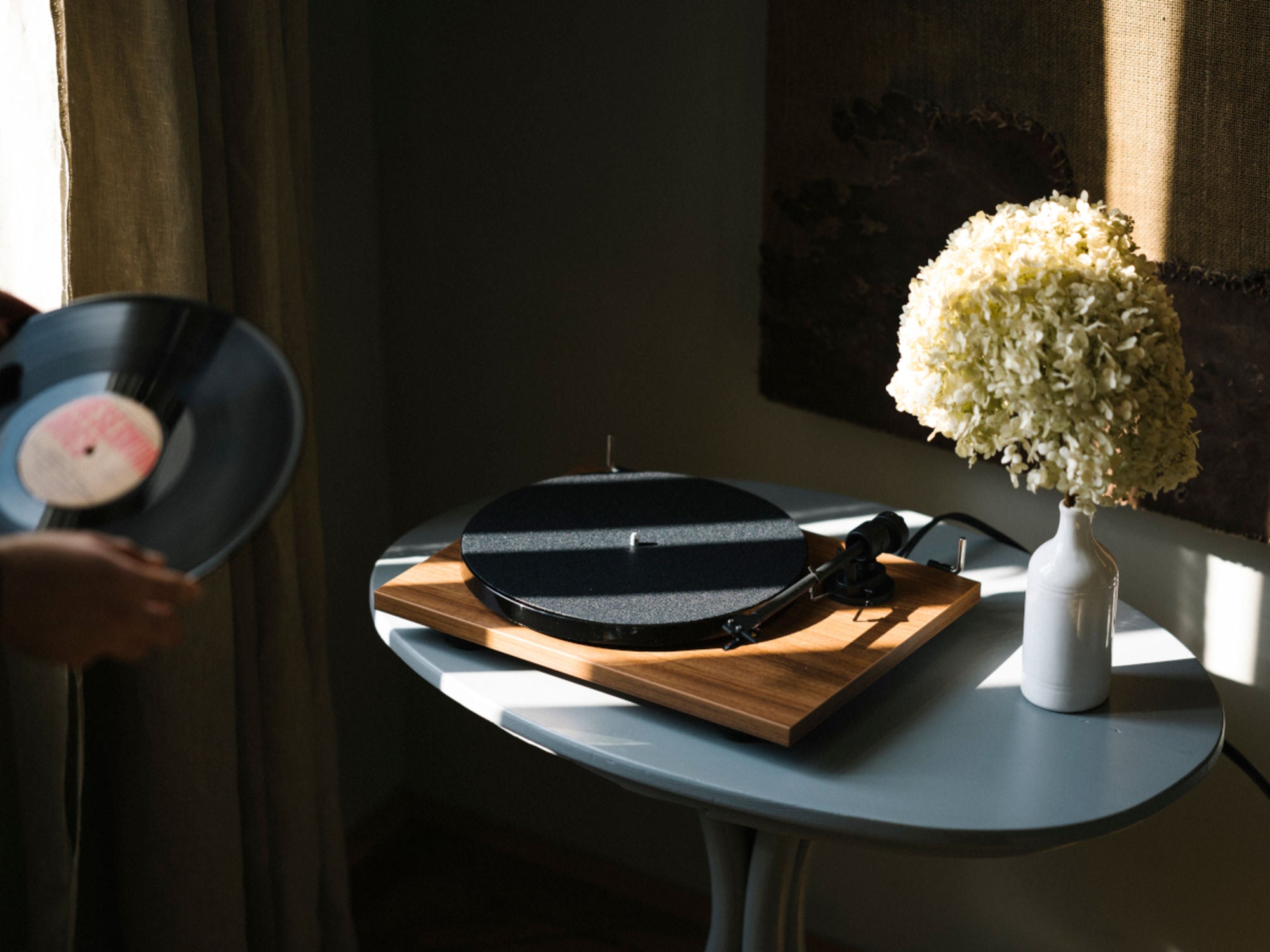 Pro-Ject E1 BT noyer lifestyle