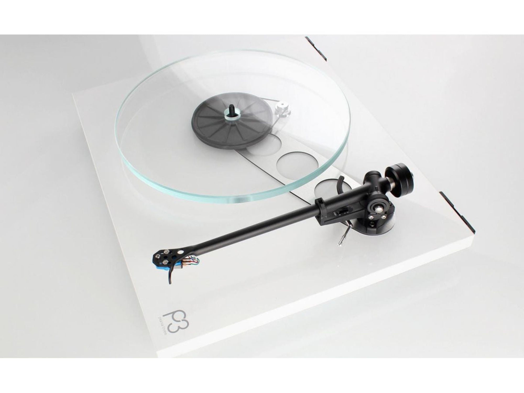 rega planar 3 blanc brillant detail