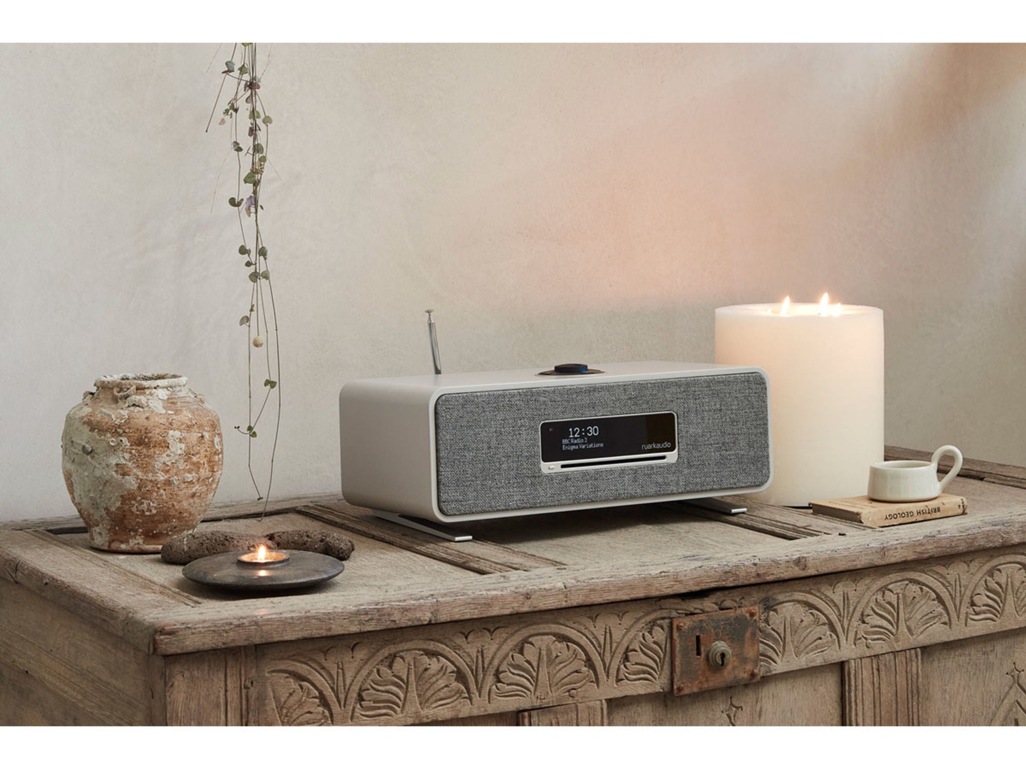 RUARK AUDIO R3S Grey lifestyle