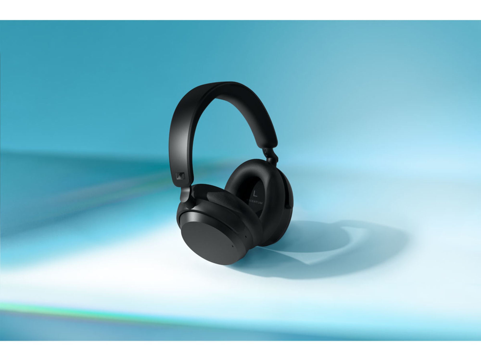 SENNHEISER ACCENTUM Wireless Black lifestyle