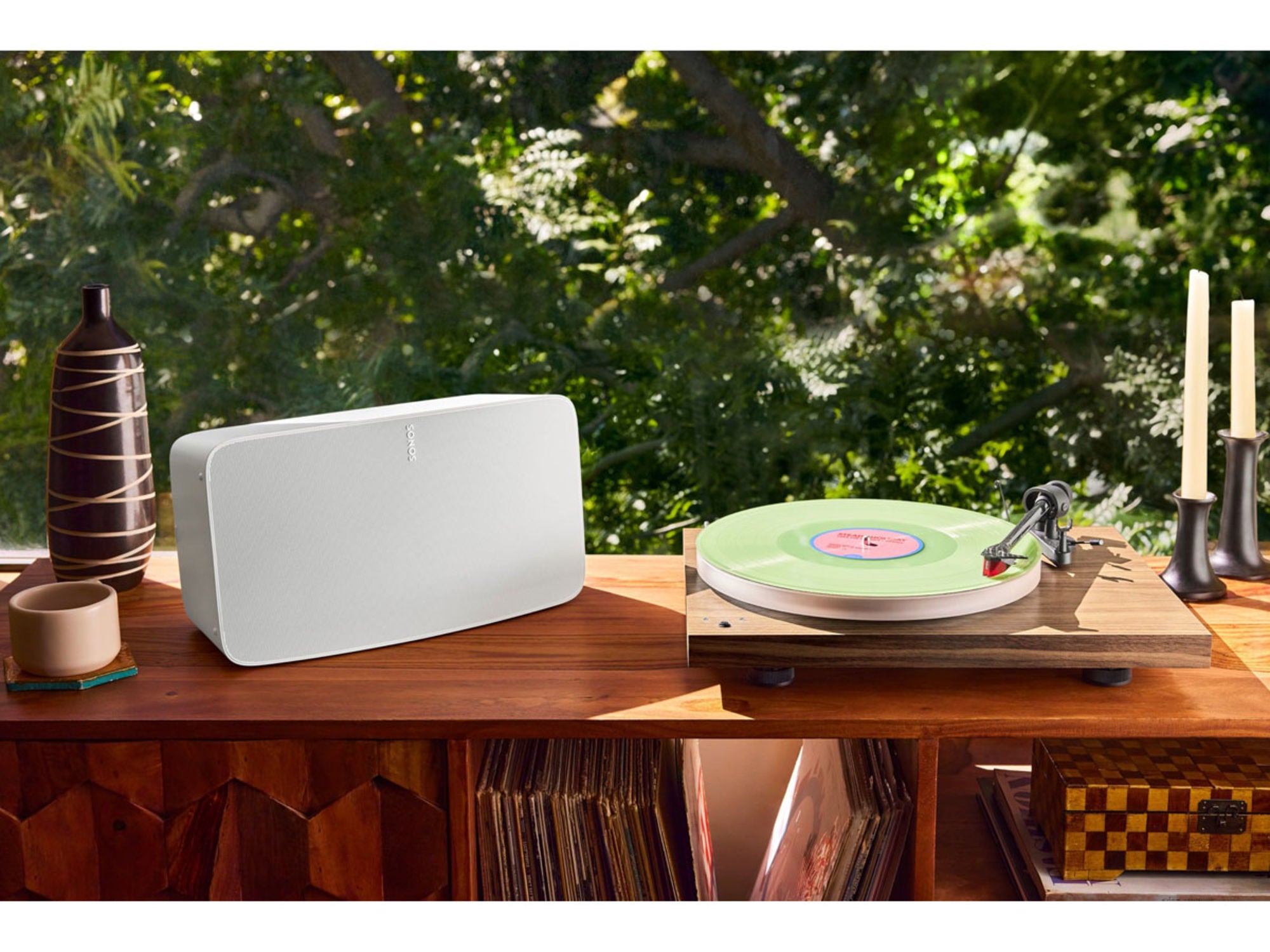 SONOS FIVE white lifestyle
